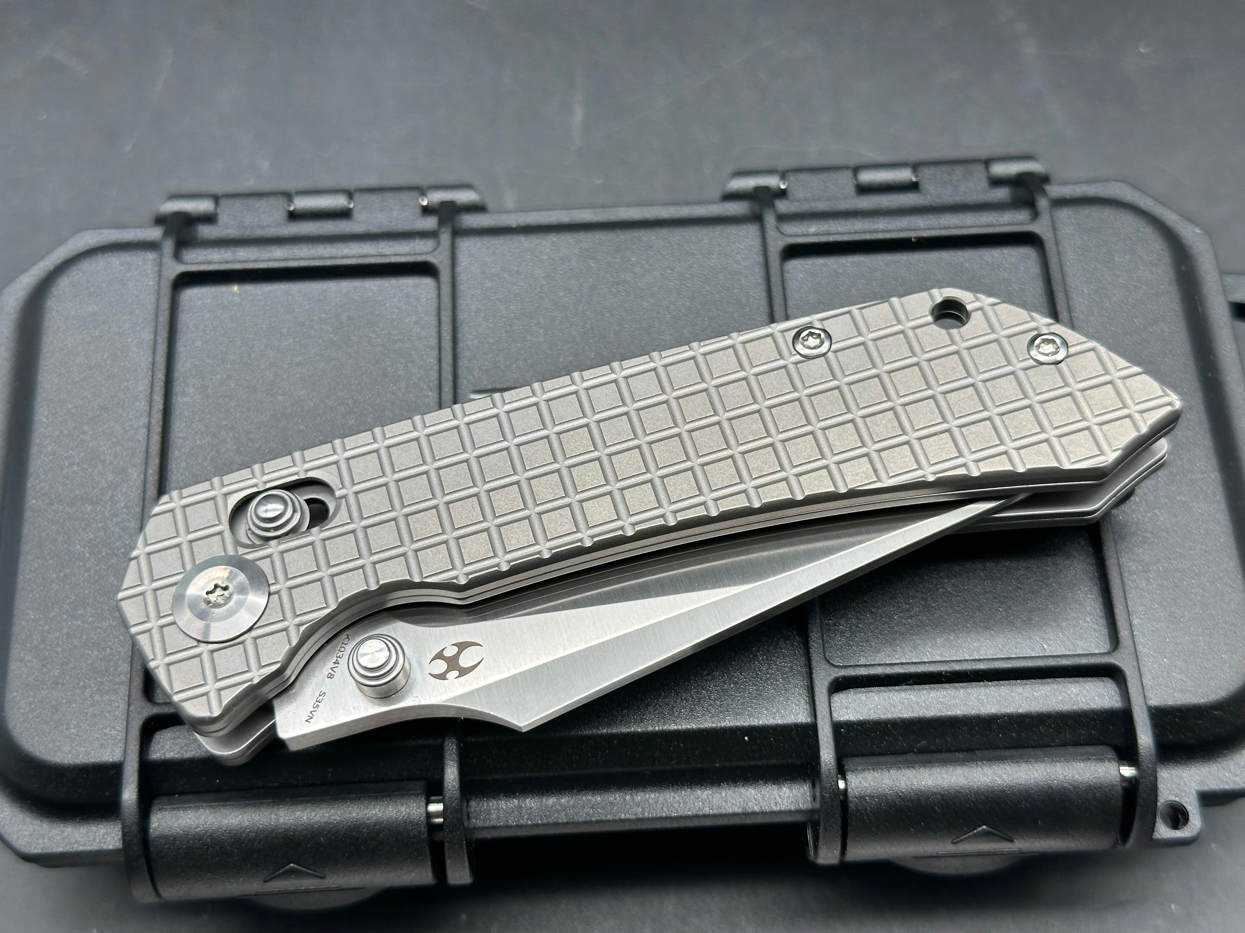 KANSEPT FENRIR CROSSBAR LOCK TITANIUM W/FRAG PATTERN HANDLE (3.48'' CPM S35VN BLADE)