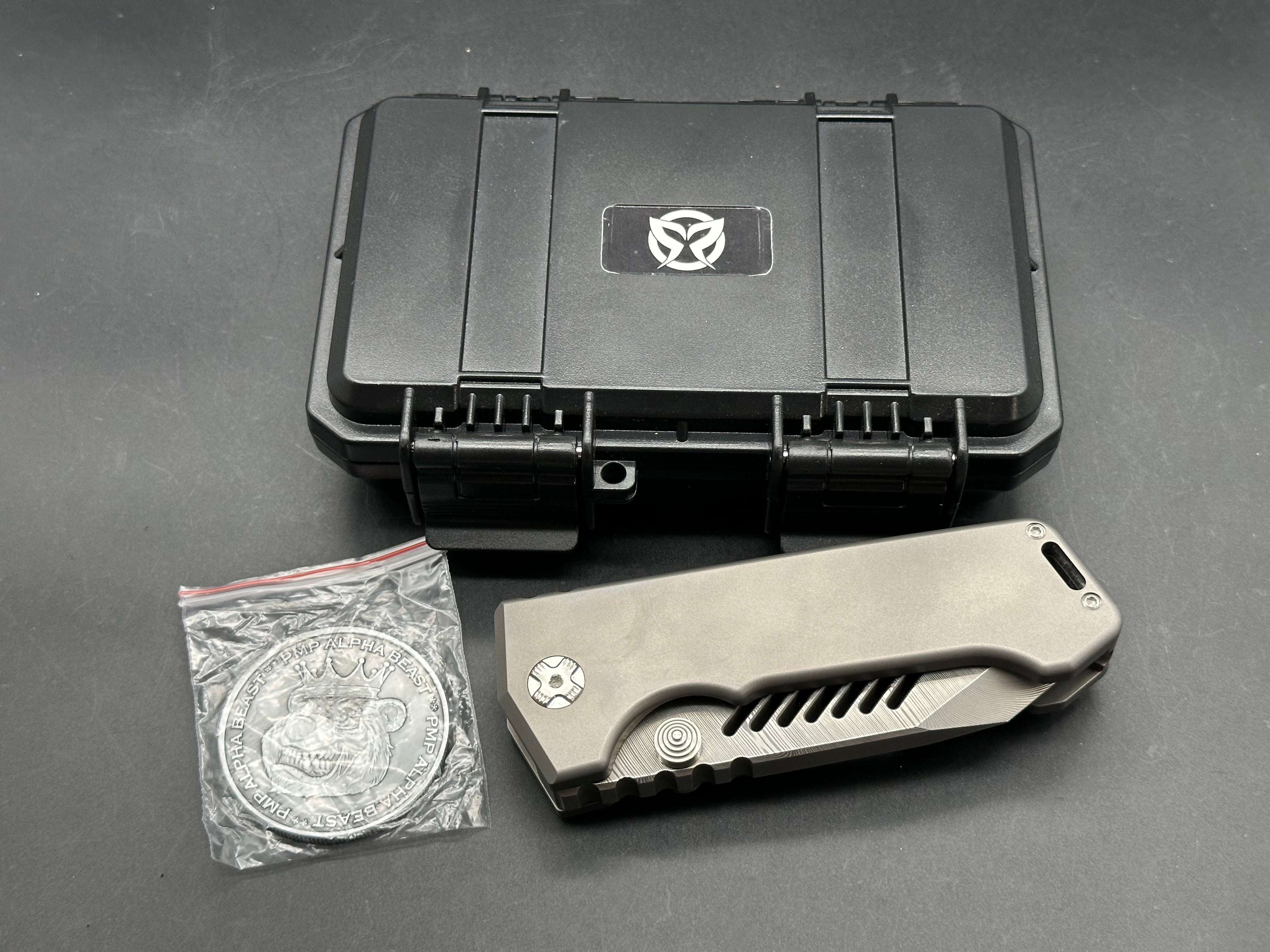 PMP Knives - Alpha Beast (Limited Edition)/Grey Ti Handle + Zircuti Pocket Clip/Clip Point Tanto/Damasteel