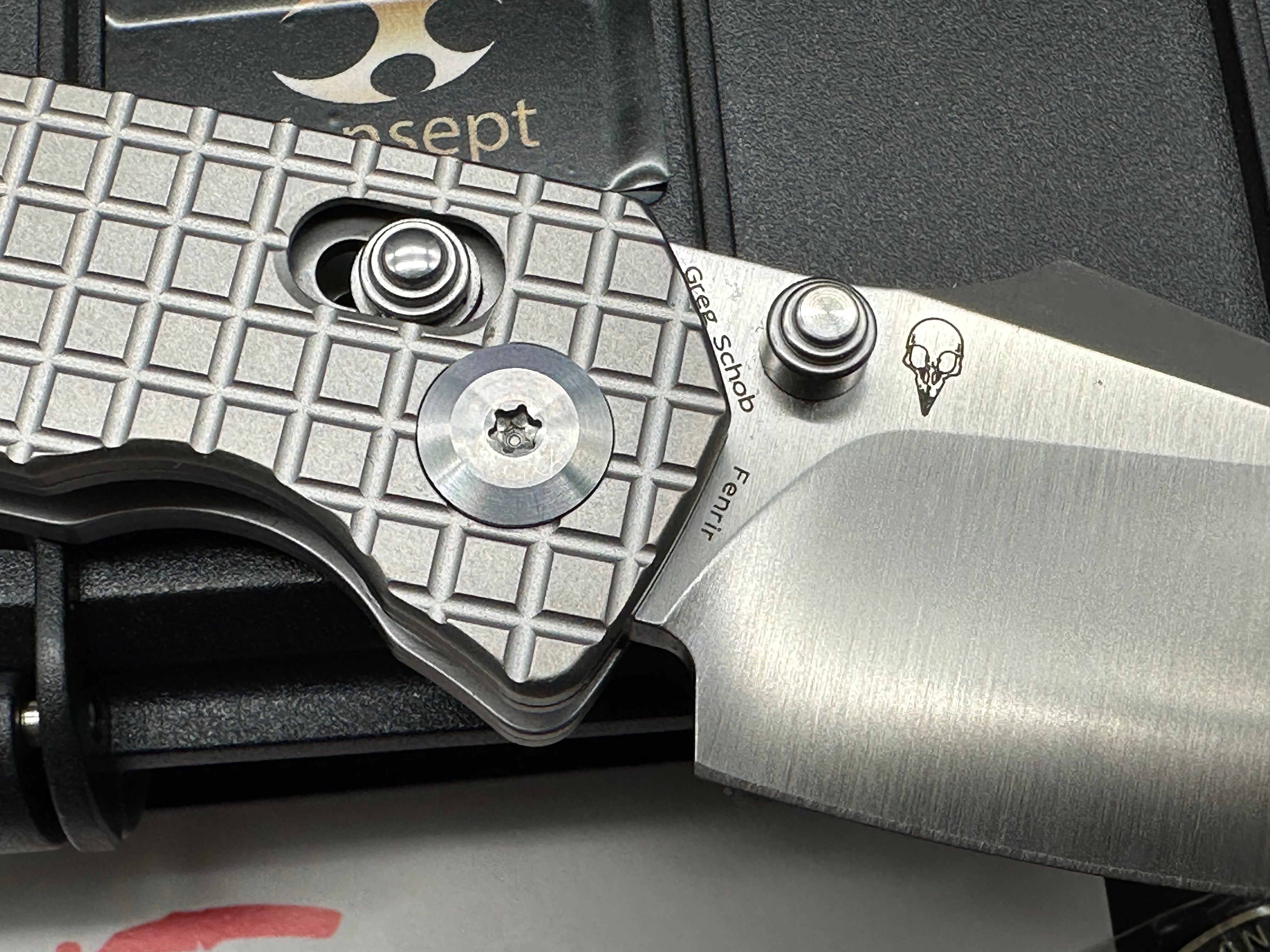 KANSEPT FENRIR CROSSBAR LOCK TITANIUM W/FRAG PATTERN HANDLE (3.48'' CPM S35VN BLADE)