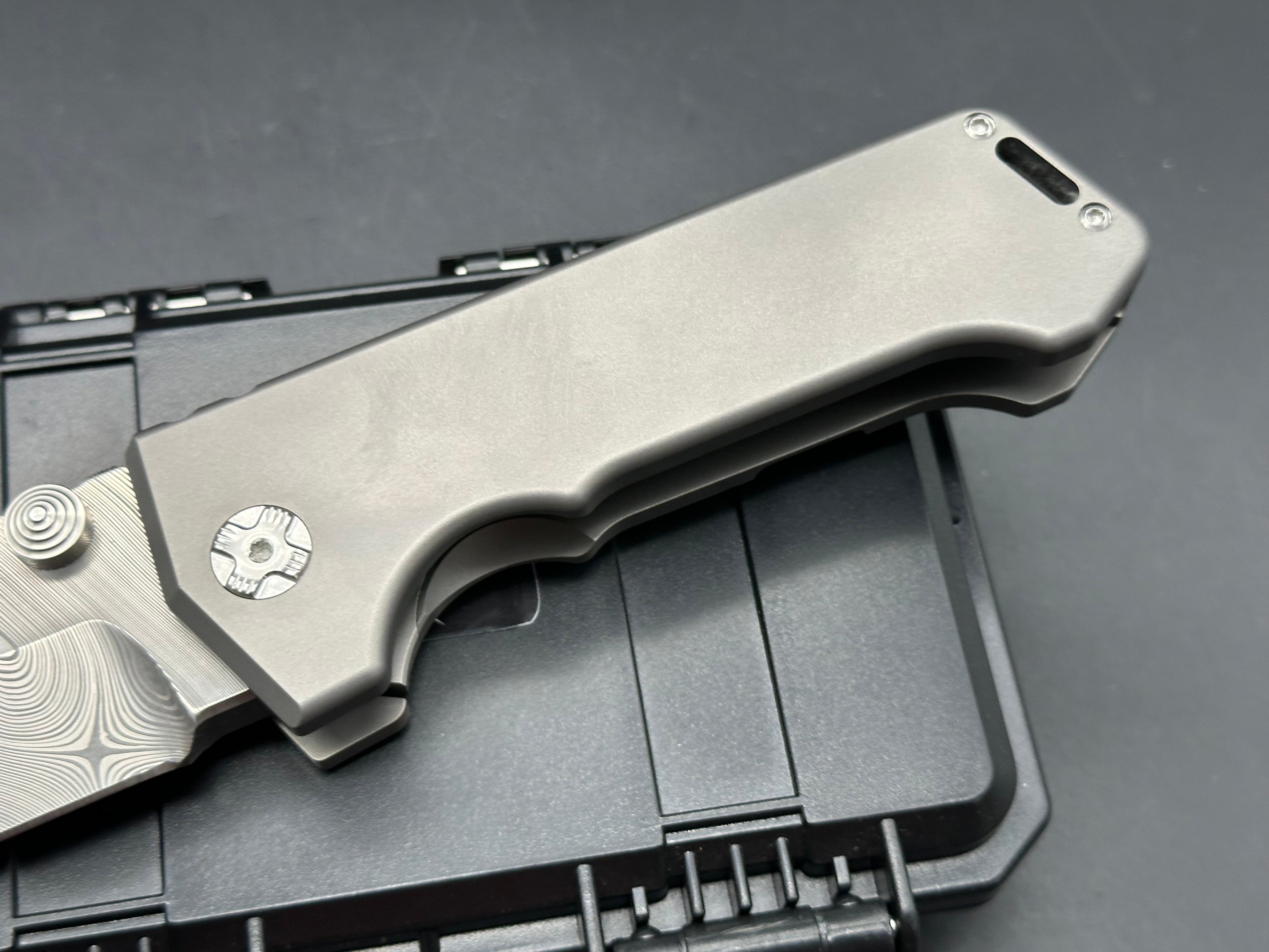 PMP Knives - Alpha Beast (Limited Edition)/Grey Ti Handle + Zircuti Pocket Clip/Clip Point Tanto/Damasteel