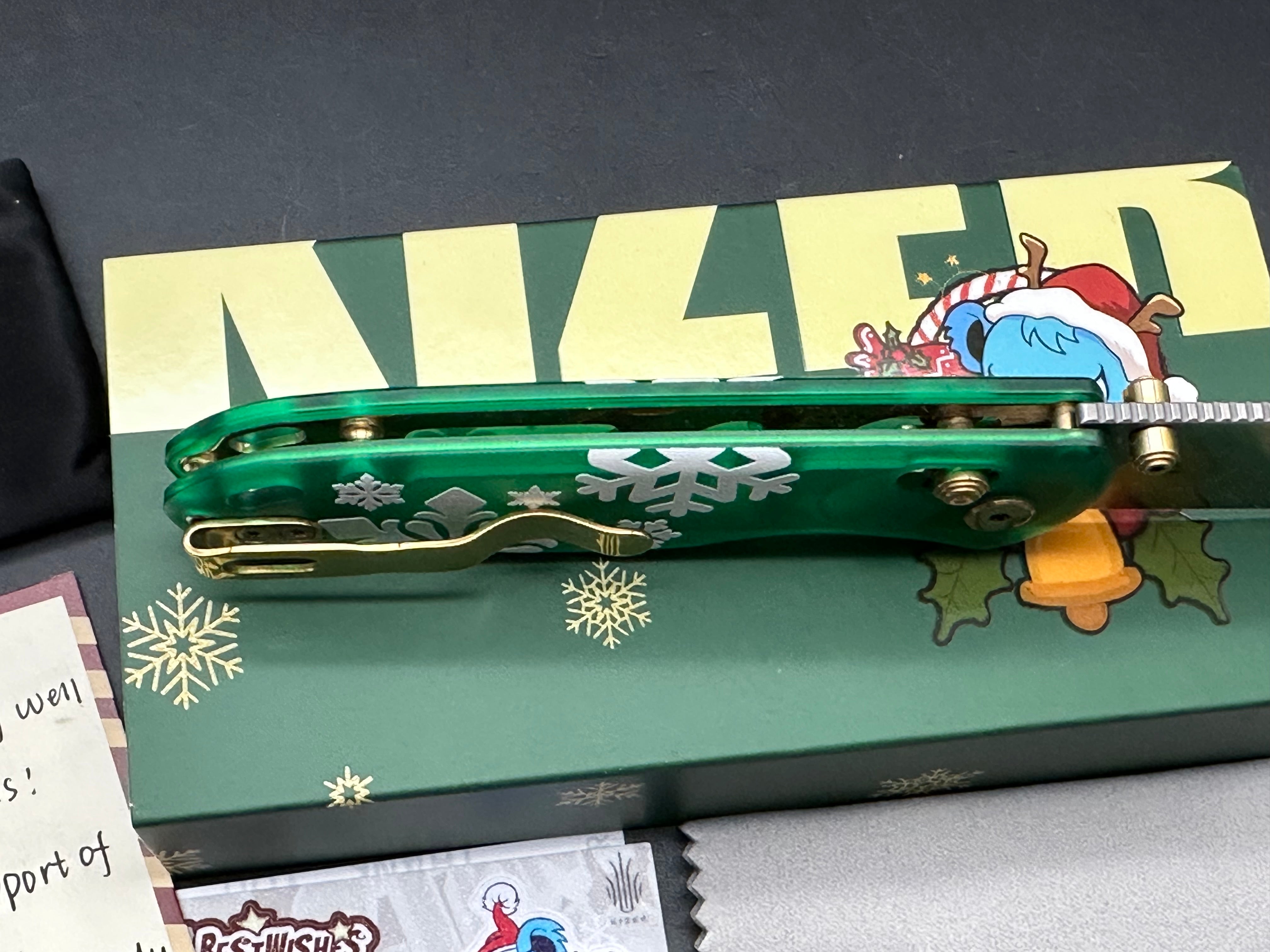 Kizer Drop Bear Holiday issue green handle w/154CM blade