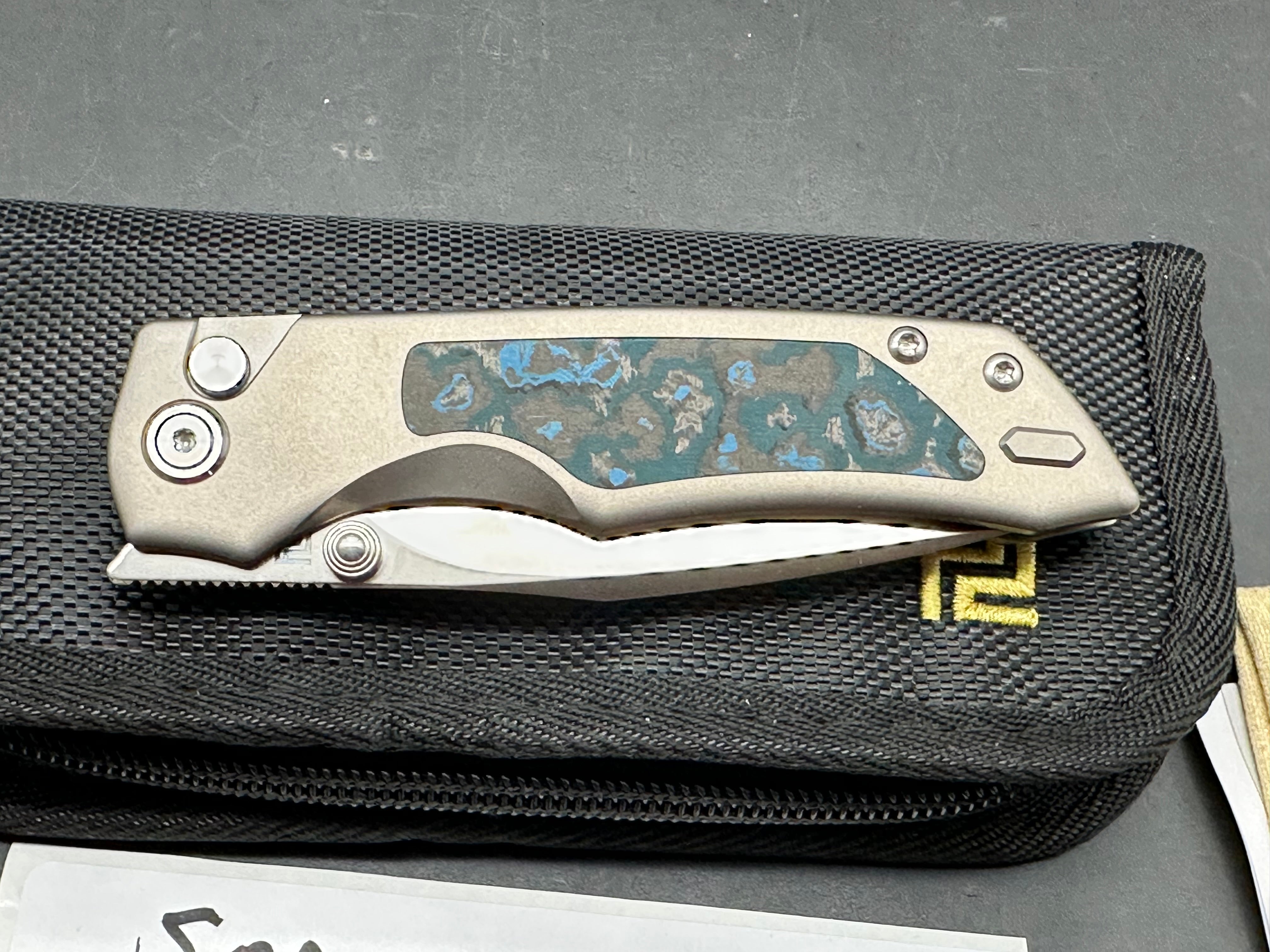 ARTISAN CUTLERY WIZARD (THE SORCERER) titanium/Arctic Storm inlays w/S90V blade