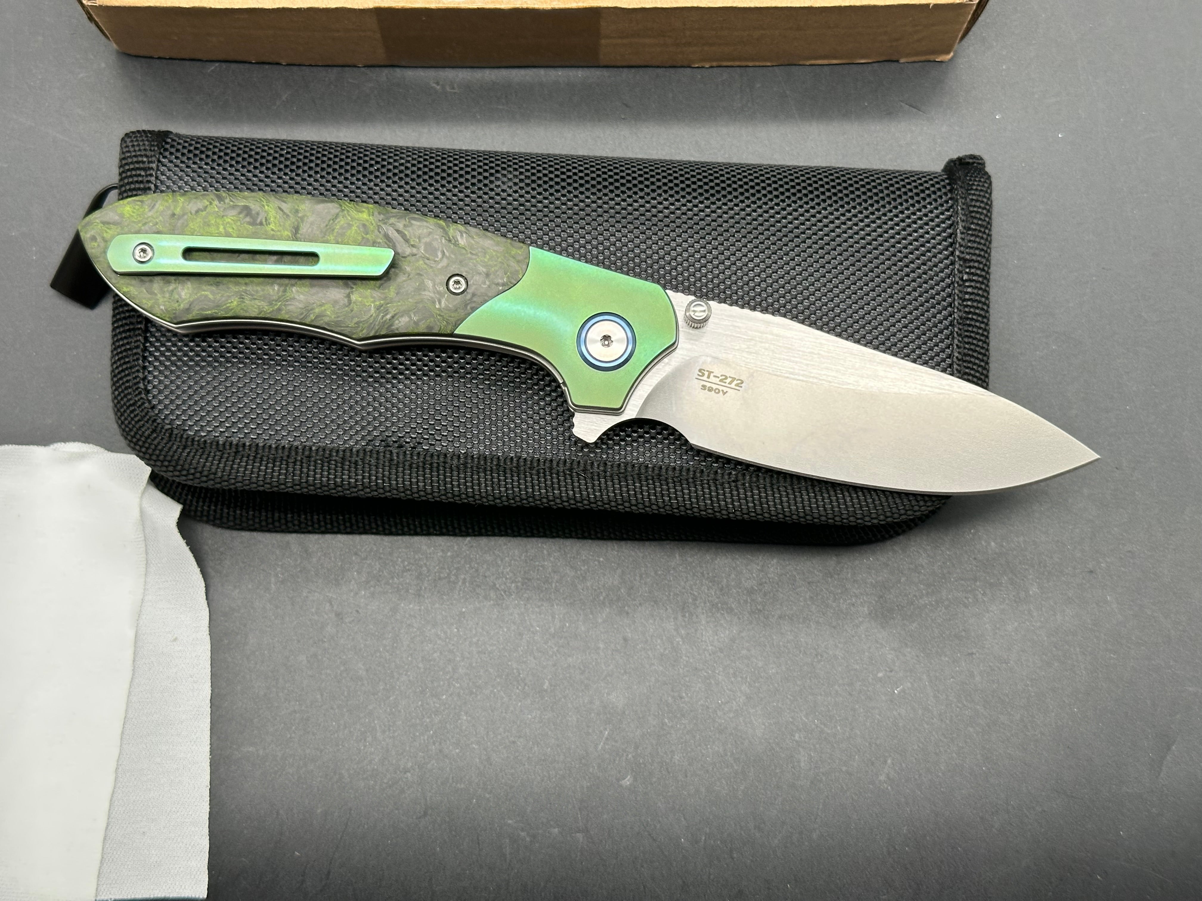 Sitivien ST272 Folding Knife, S90V Blade Titanium Green Carbon Fiber Handle
