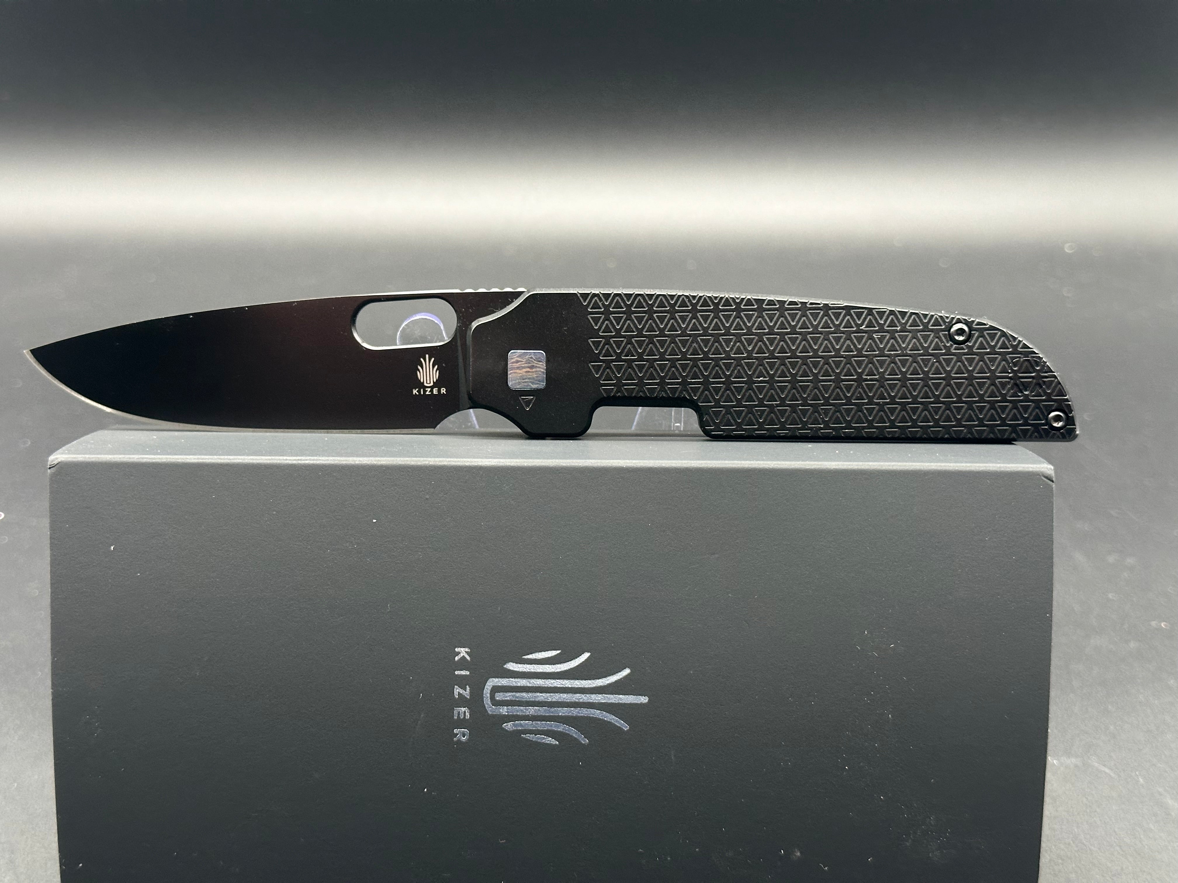 Kizer Varatas S35VN Blade Frame Lock Titanium Handle