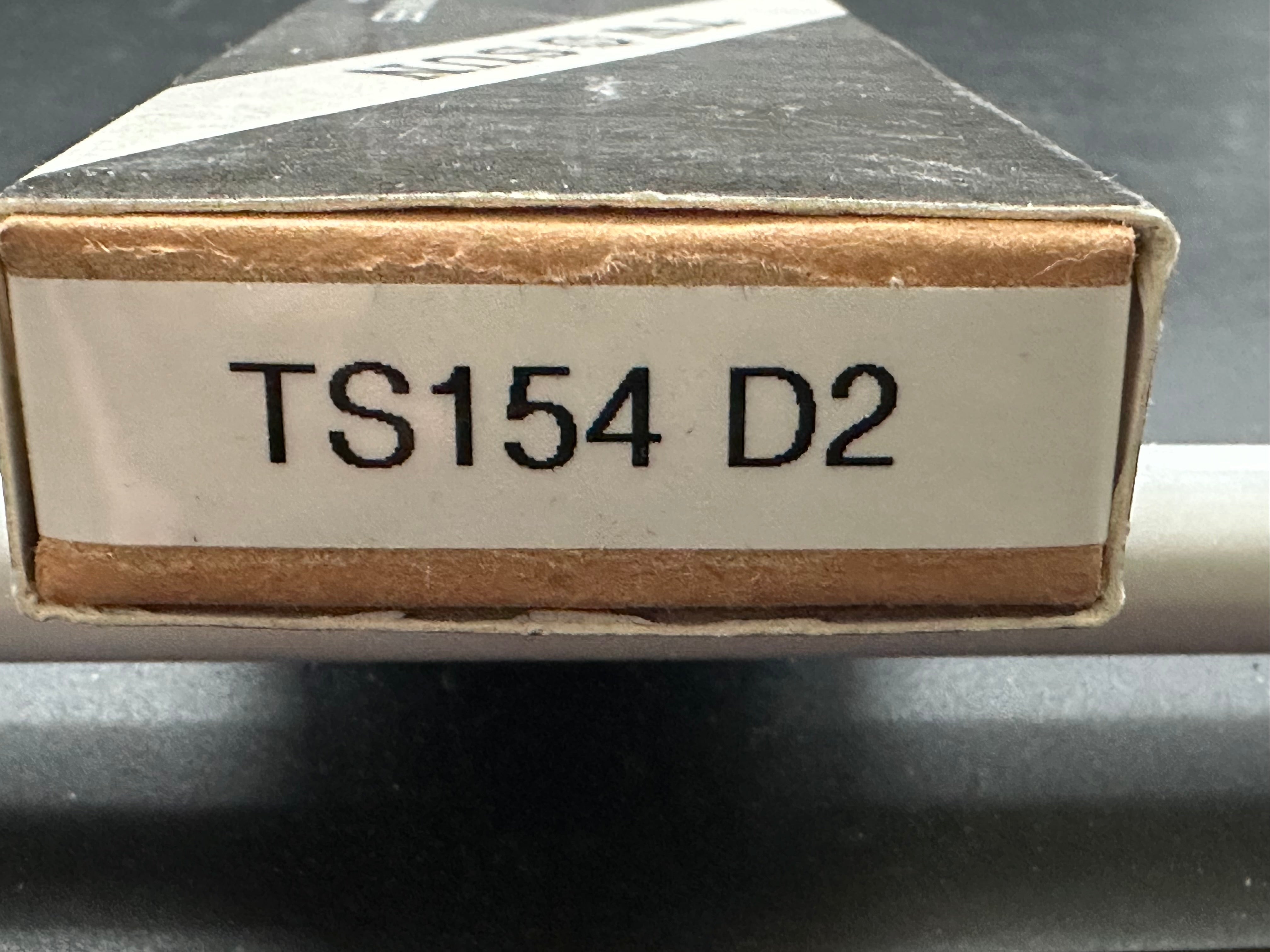 TWOSUN TS154-D2-CF FOLDING KNIFE BLACK/GRAY TITANIUM HANDLE D2 CLIP POINT PLAIN EDGE