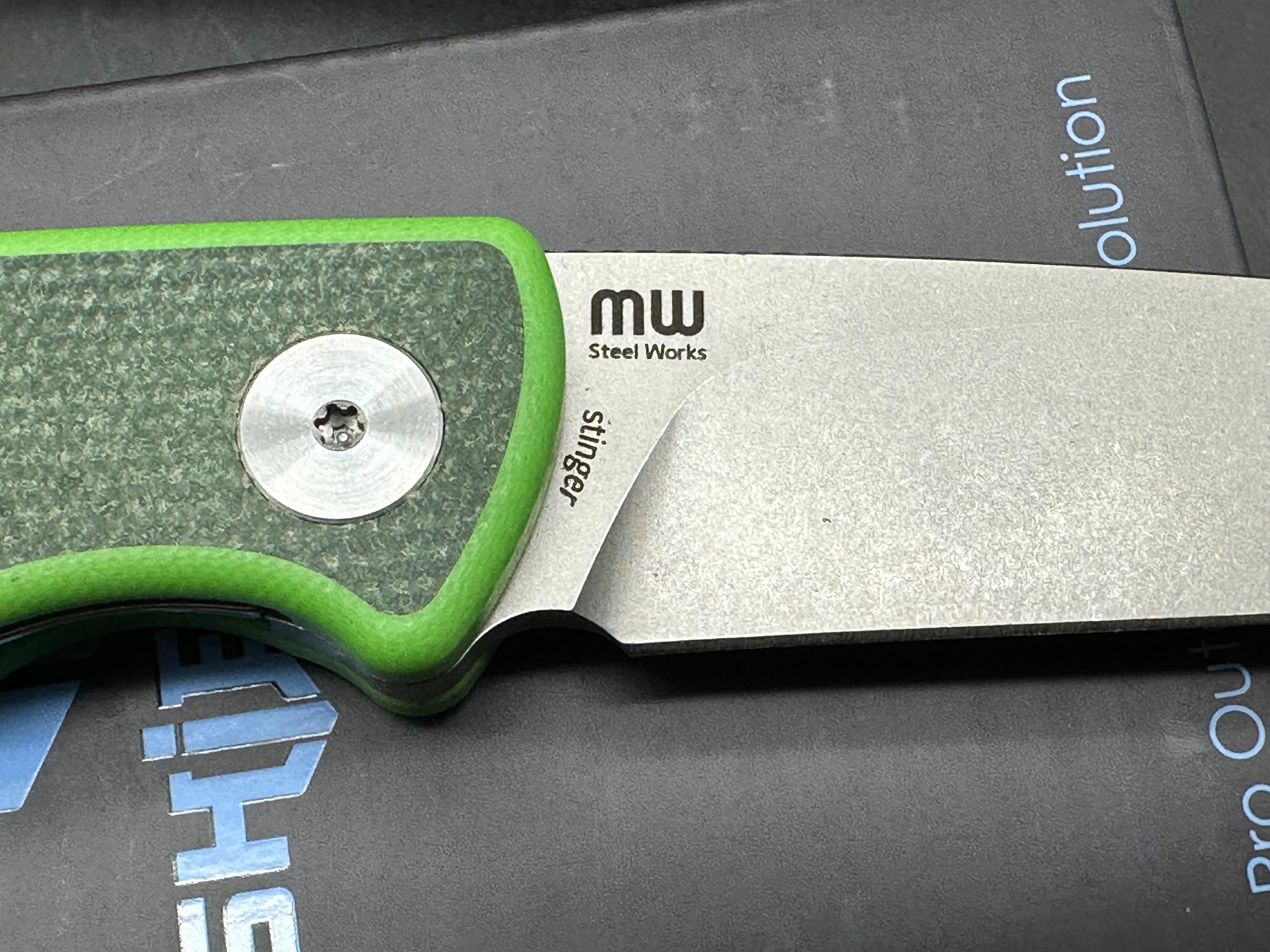 SHIELDON STINGER BLACK GREEN MICARTA/G10 HANDLE 14C28N PLAIN EDGE