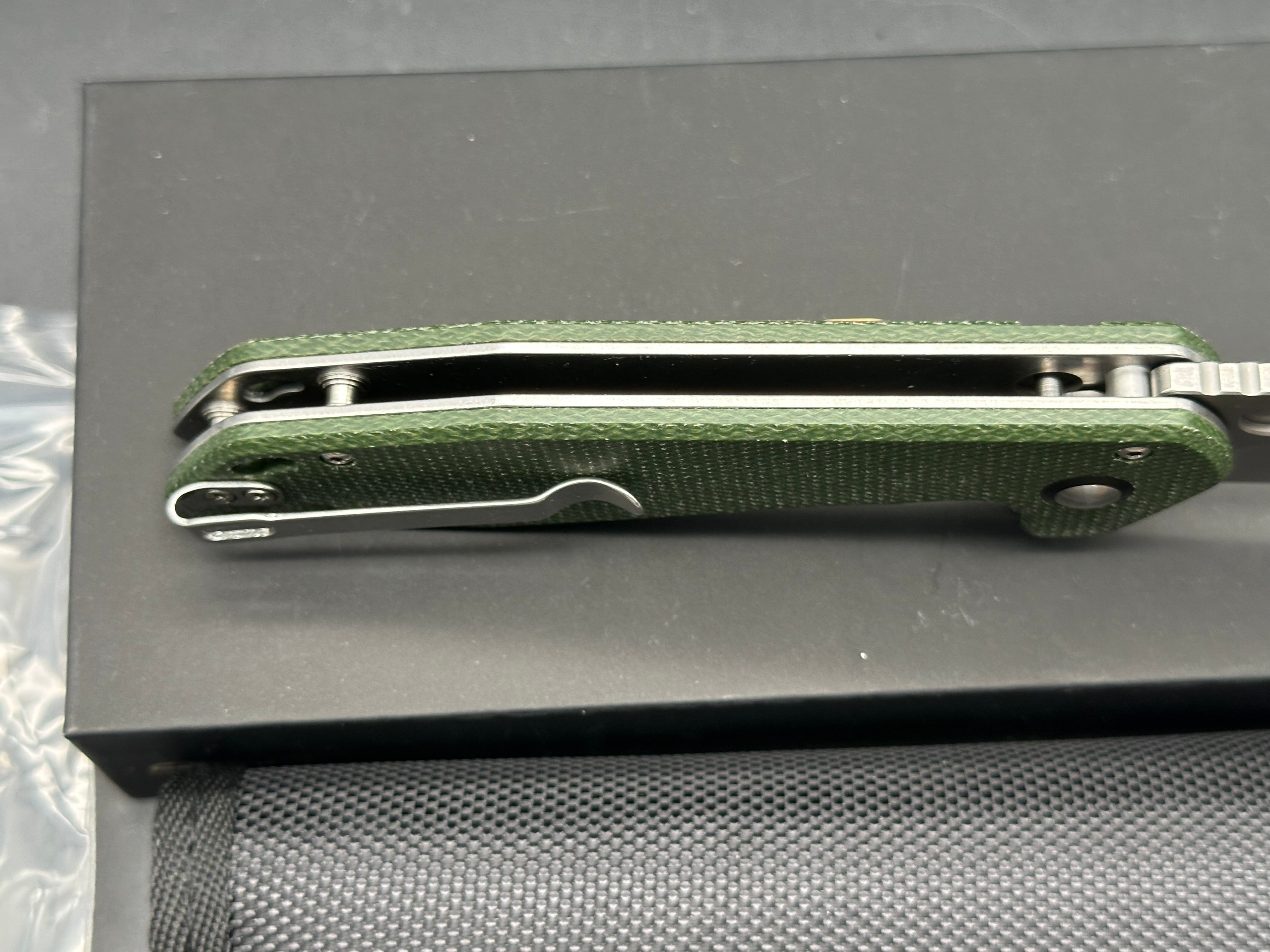 CJRB RIFF BUTTON LOCK FOLDING KNIFE GREEN MICARTA HANDLE AR-RPM9 CLIP POINT BLADE