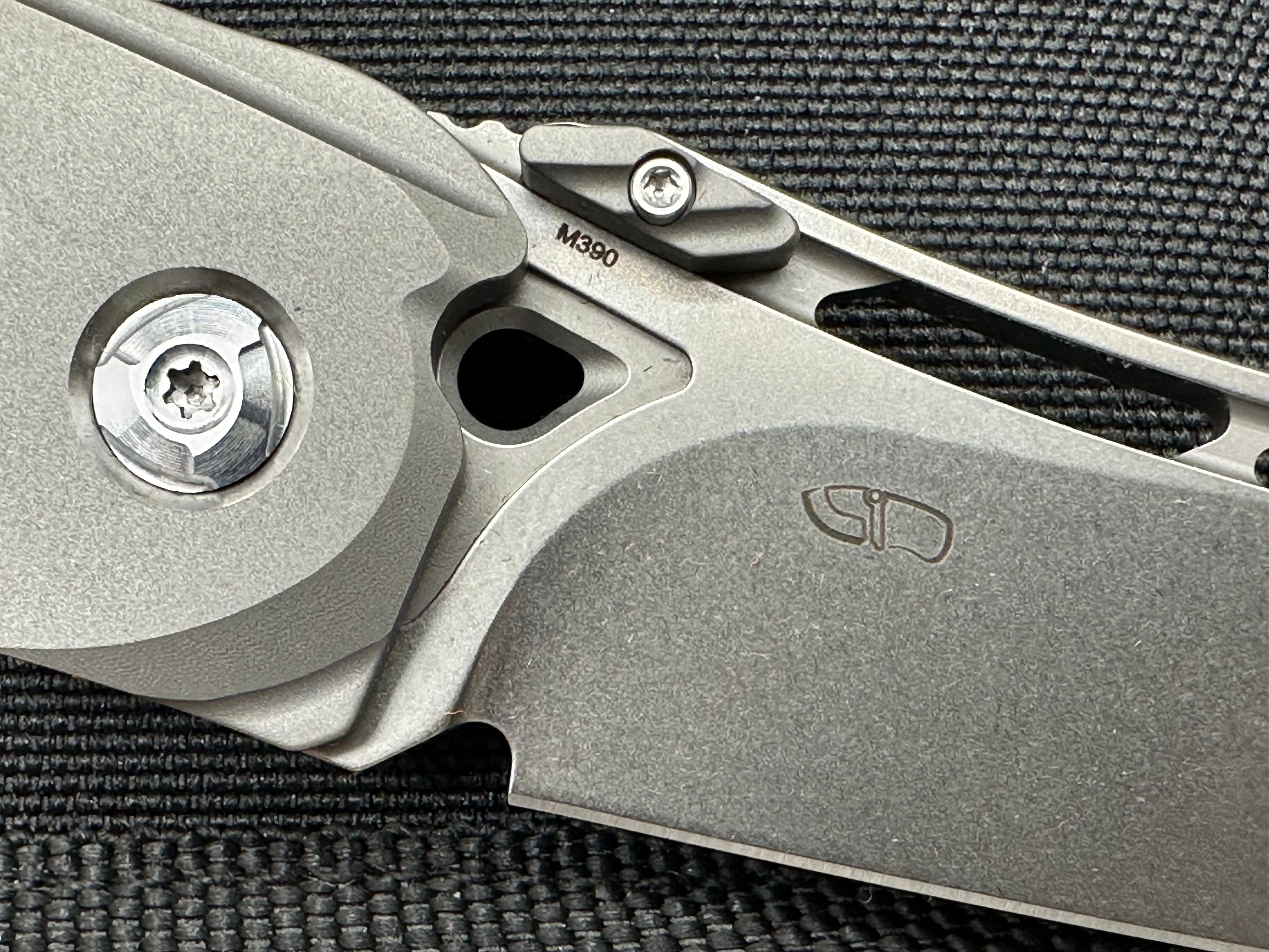 CMB DEVOURER FOLDING KNIFE GRAY TITANIUM HANDLE M390 PLAIN EDGE STONEWASH FINISH