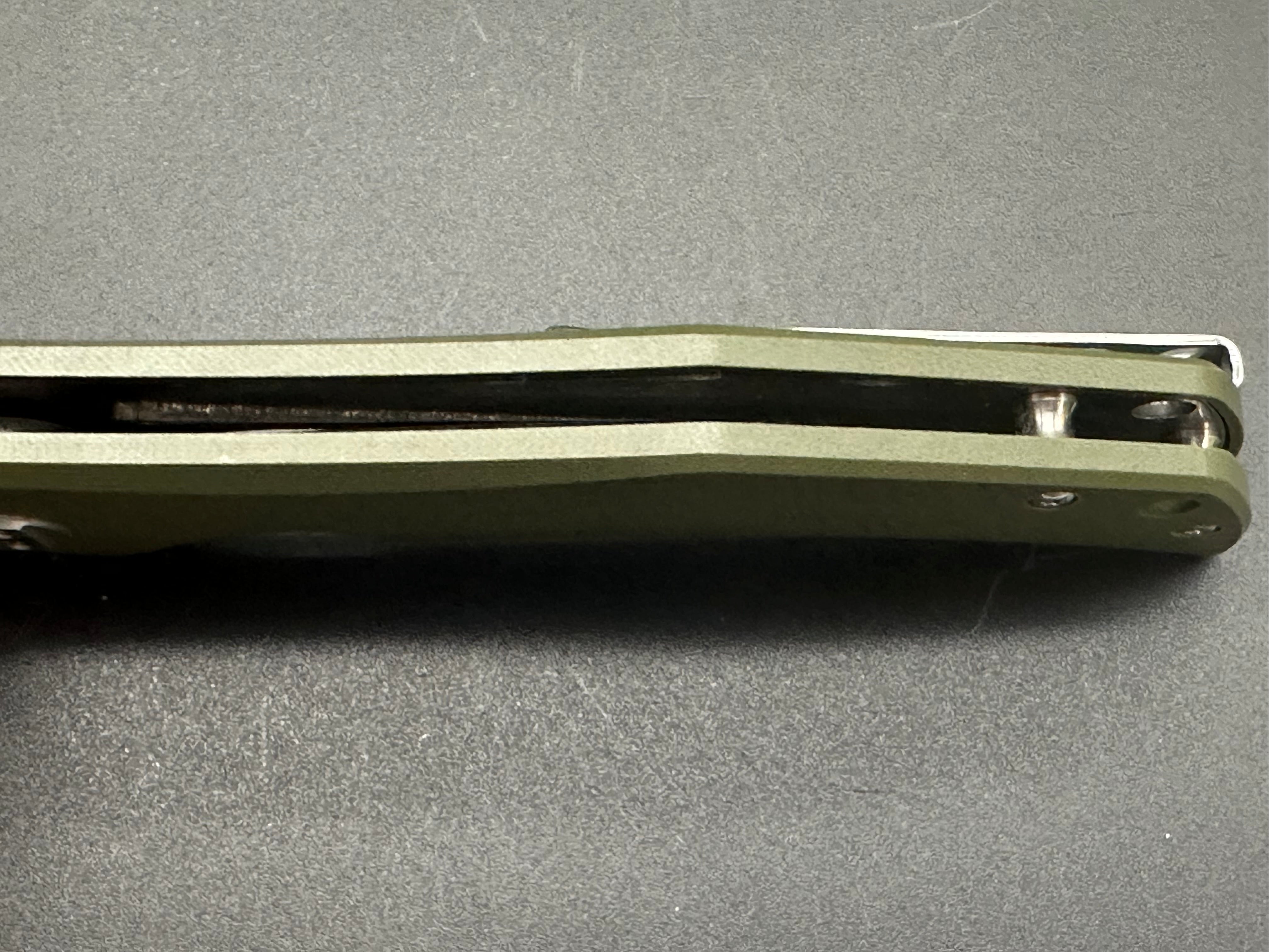 Bestech Scimitar green G10 scales w/D2 blade