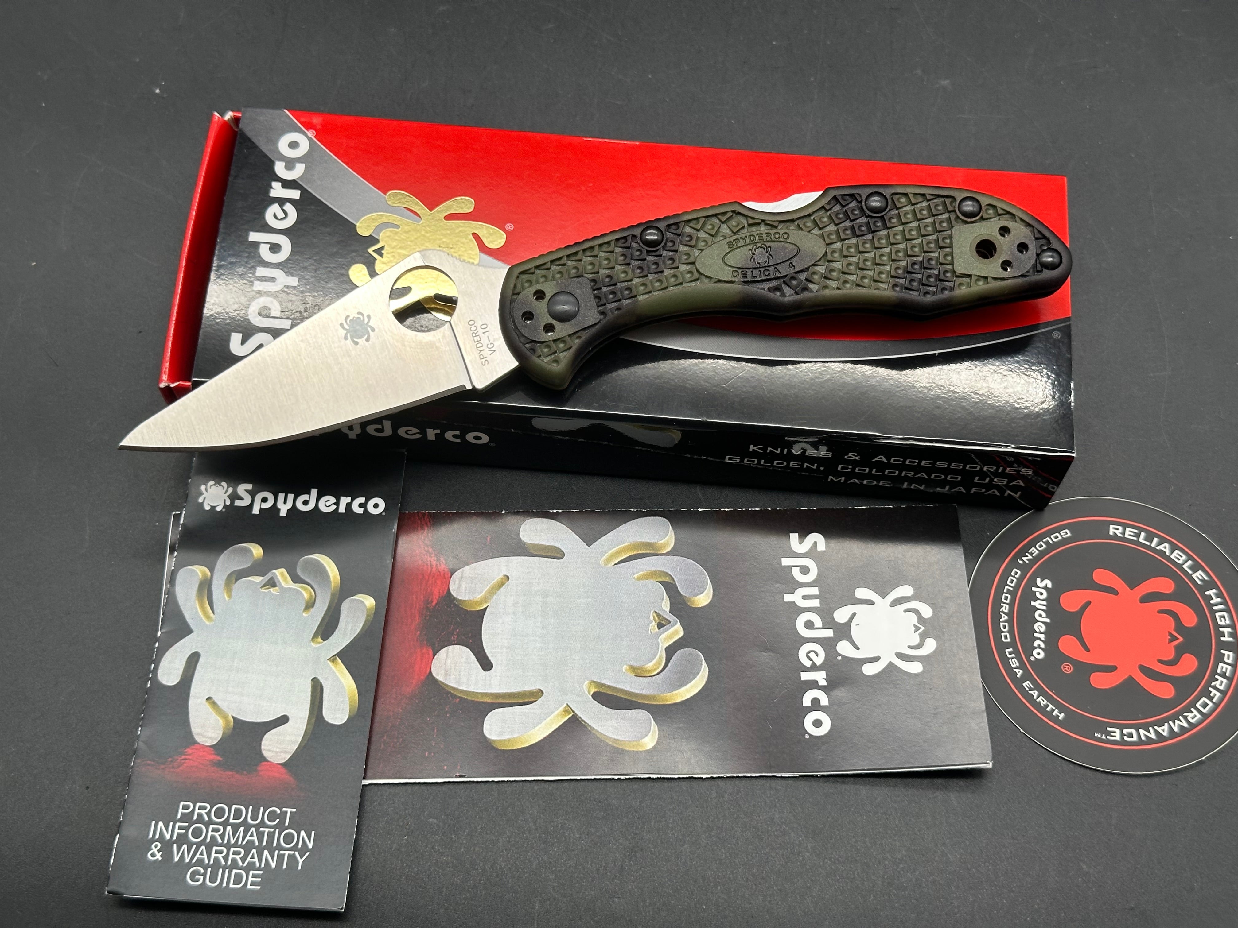 Spyderco Delica 4 Lightweight VG-10 Satin Blade with Zome Green Handle