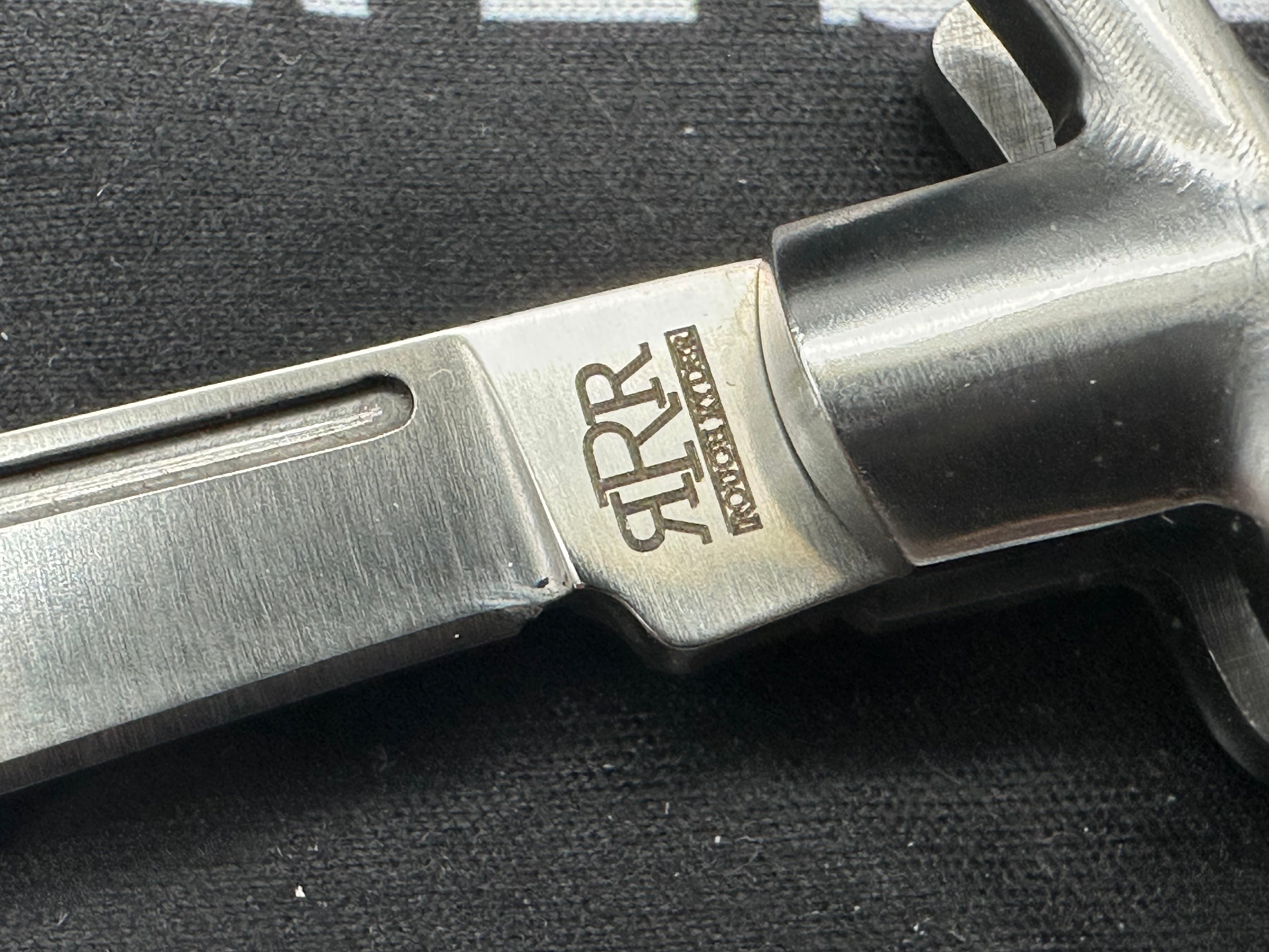 Rough Ryder Reserve Bowtie Fishtail folder in Collectible Tin