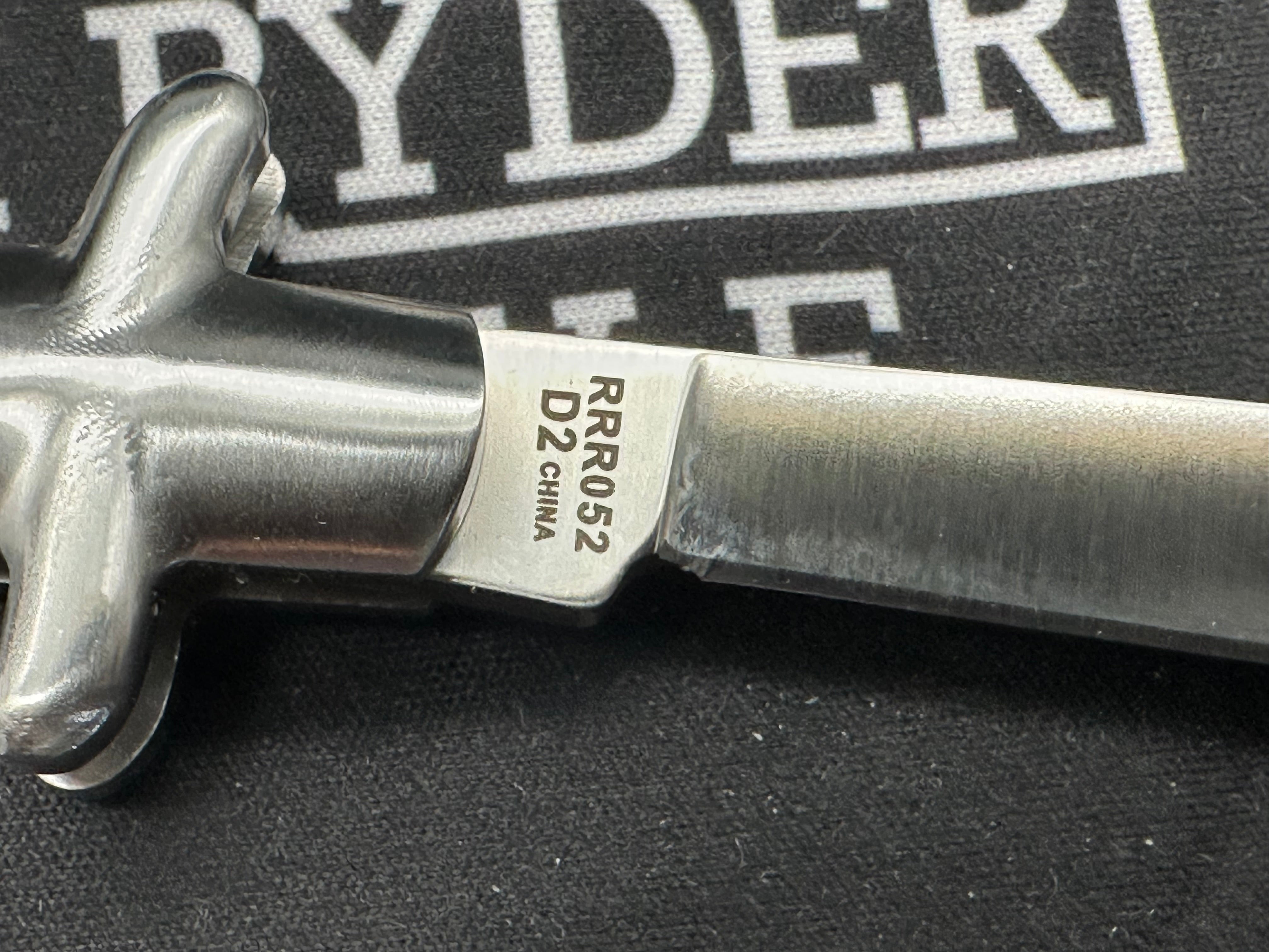 Rough Ryder Reserve Bowtie Fishtail folder in Collectible Tin