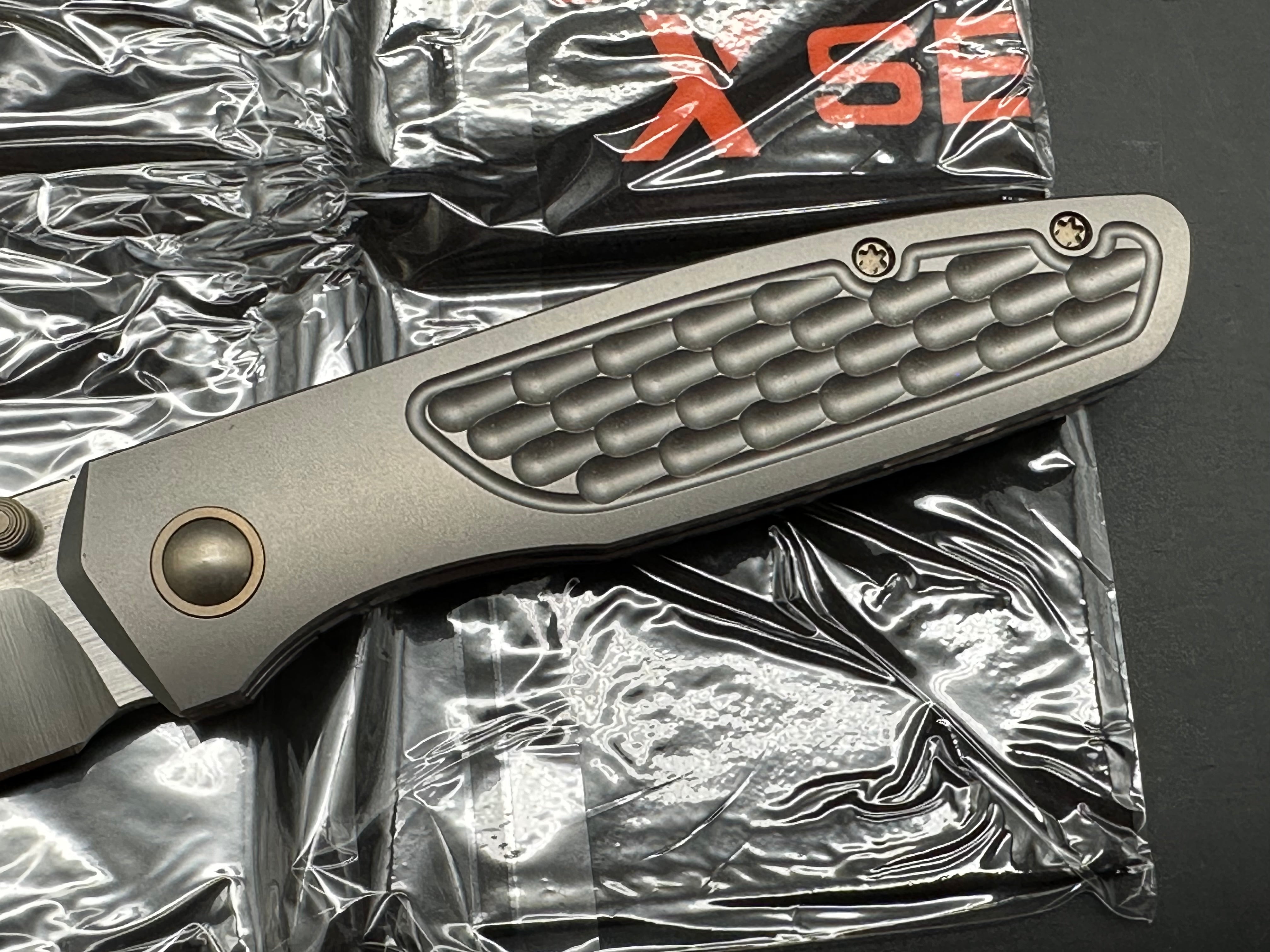 Pena X-Series Bravo 1, Belt Satin M390 Blade, Jigged Titanium Handles