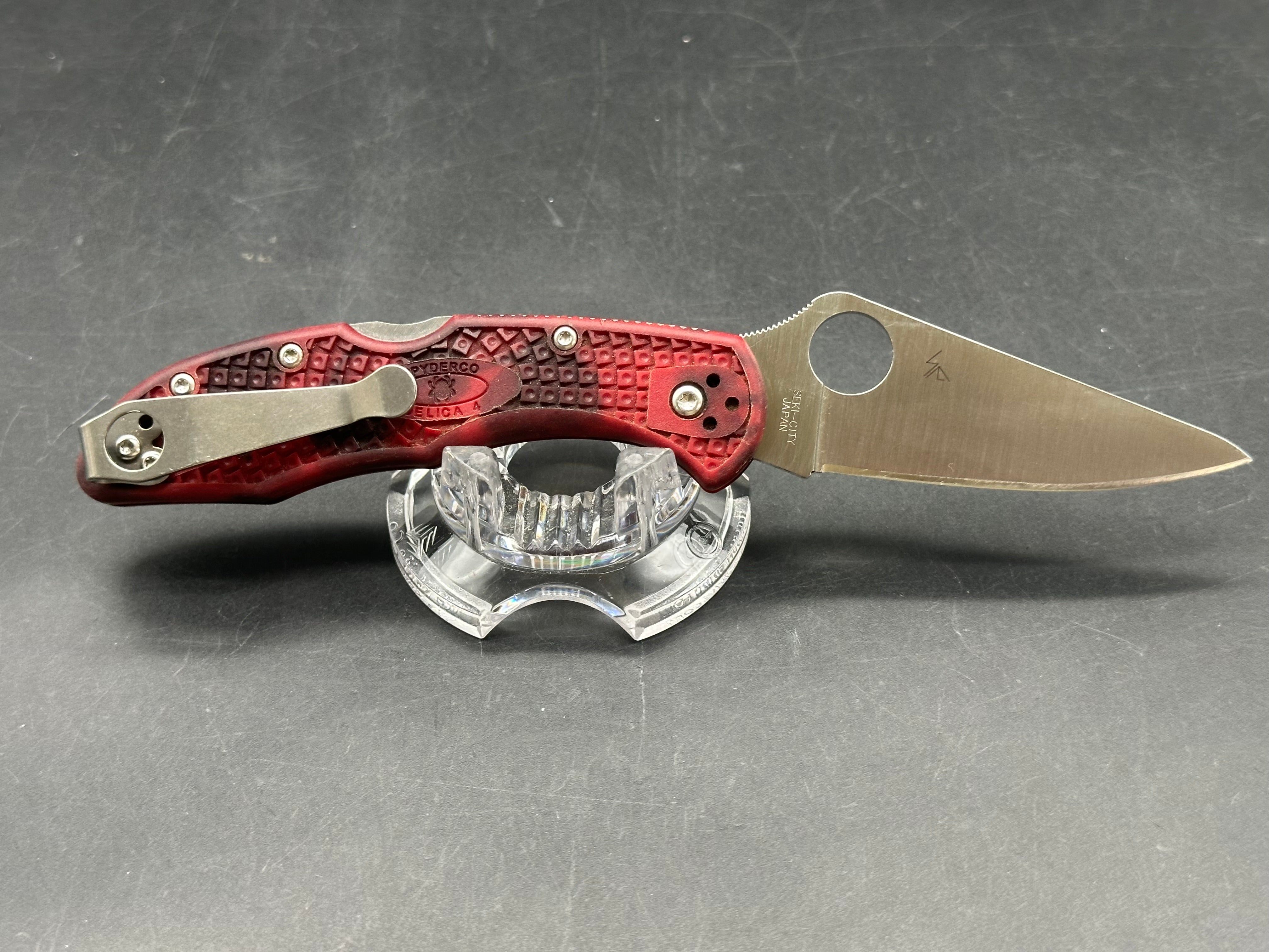 Spyderco Delica 4 - Red & Black Zome - 20CV Blade