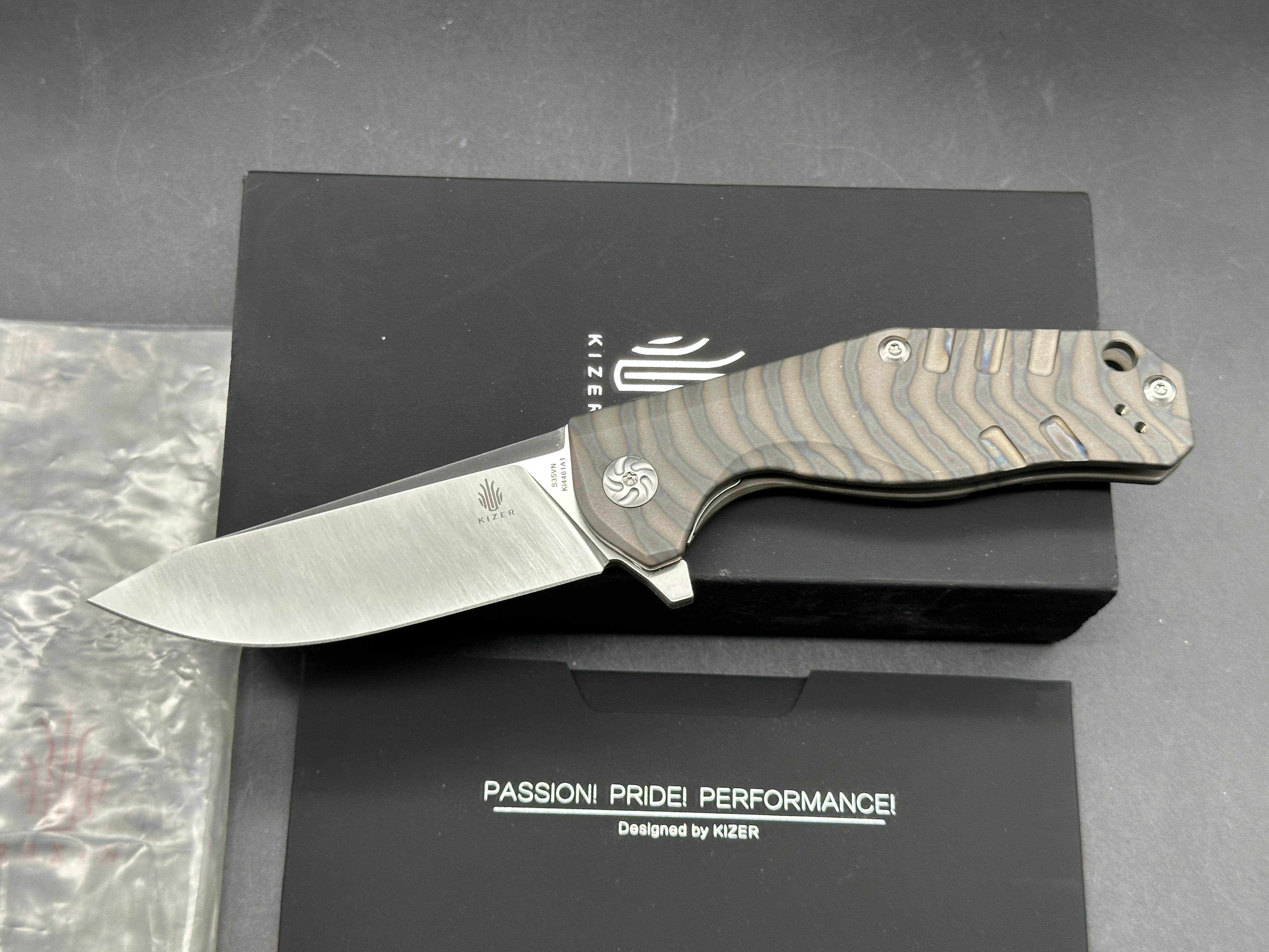 KIZER KESMEC 3.5" FLAME ANODIZED Ti FRAME S3SVN BLADE