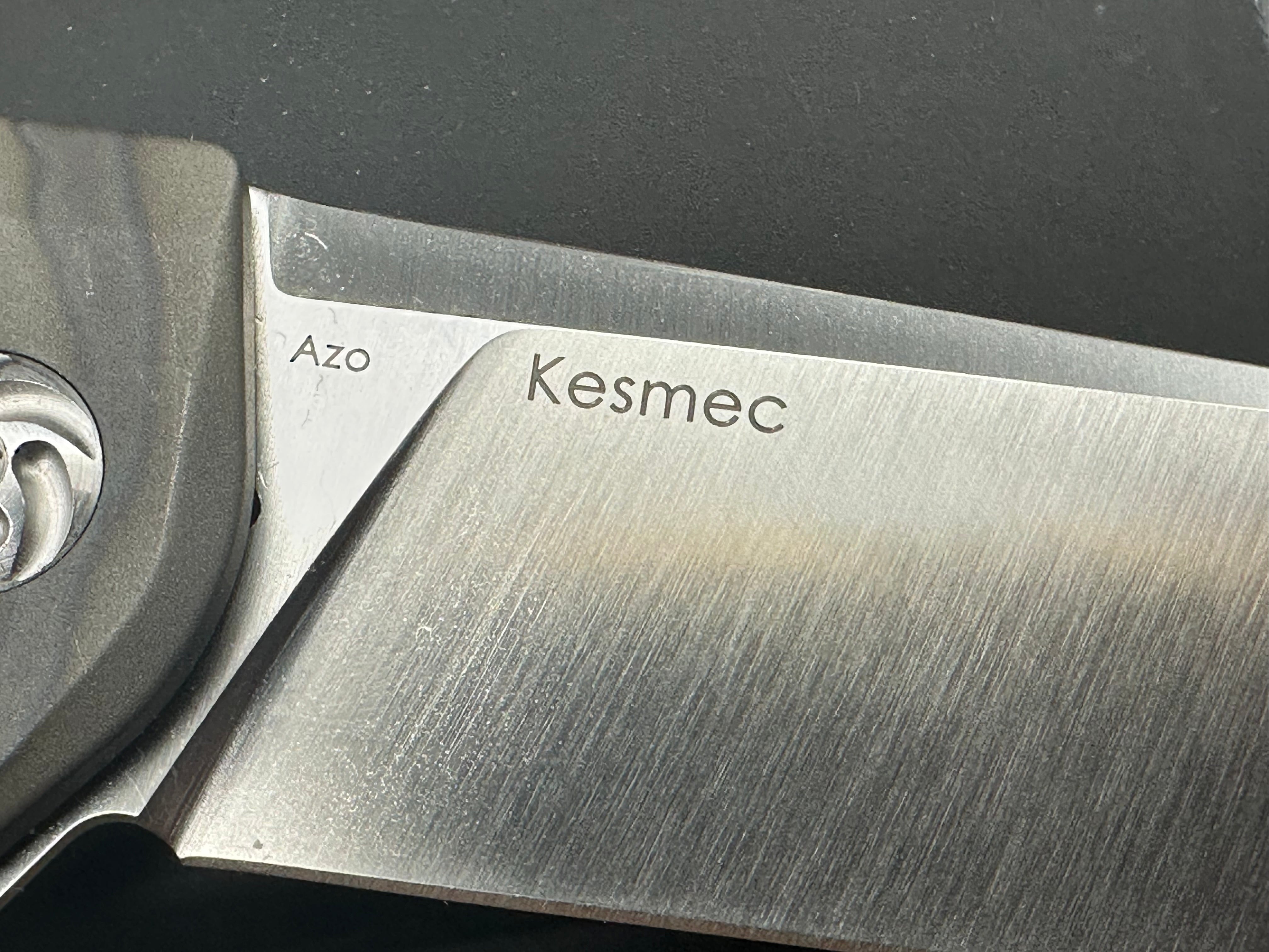 KIZER KESMEC 3.5" FLAME ANODIZED Ti FRAME S3SVN BLADE
