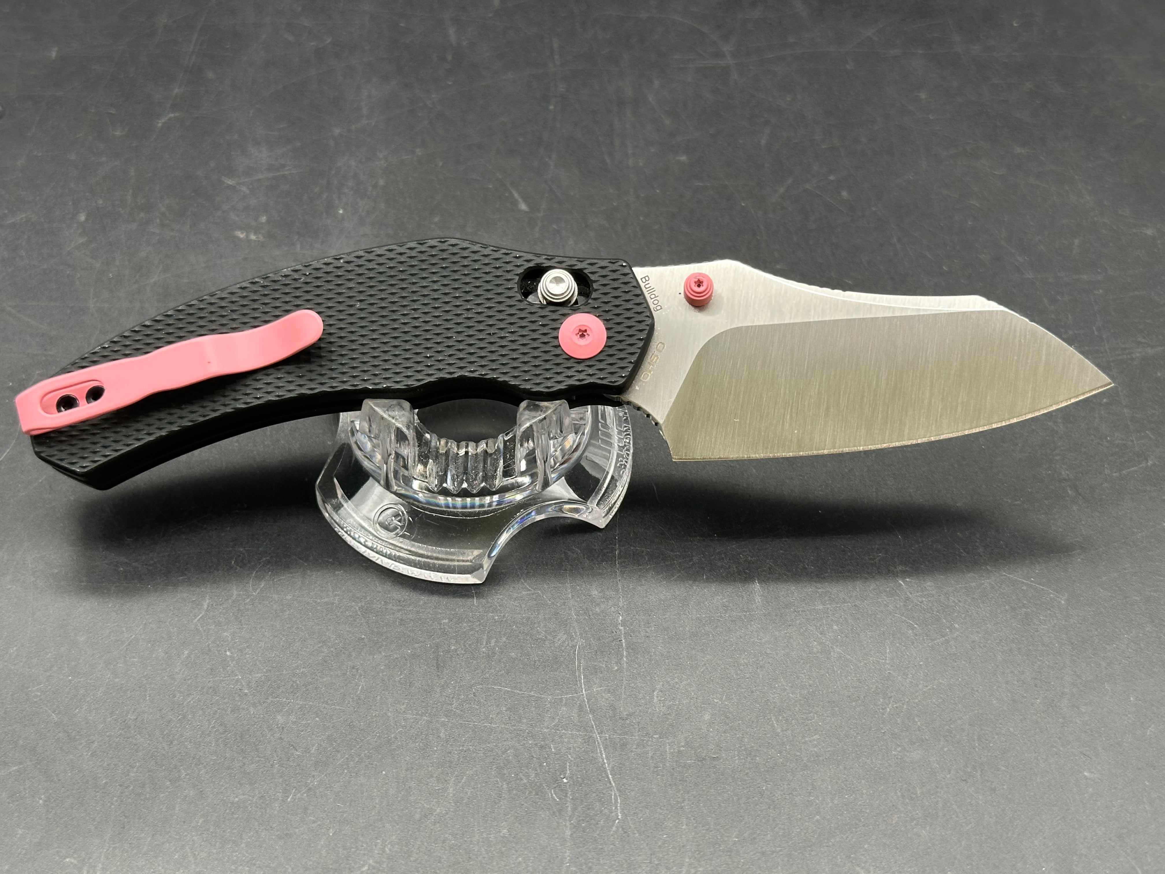 Kizer Bulldog - Black G-10 w/ pink hardware - 154CM