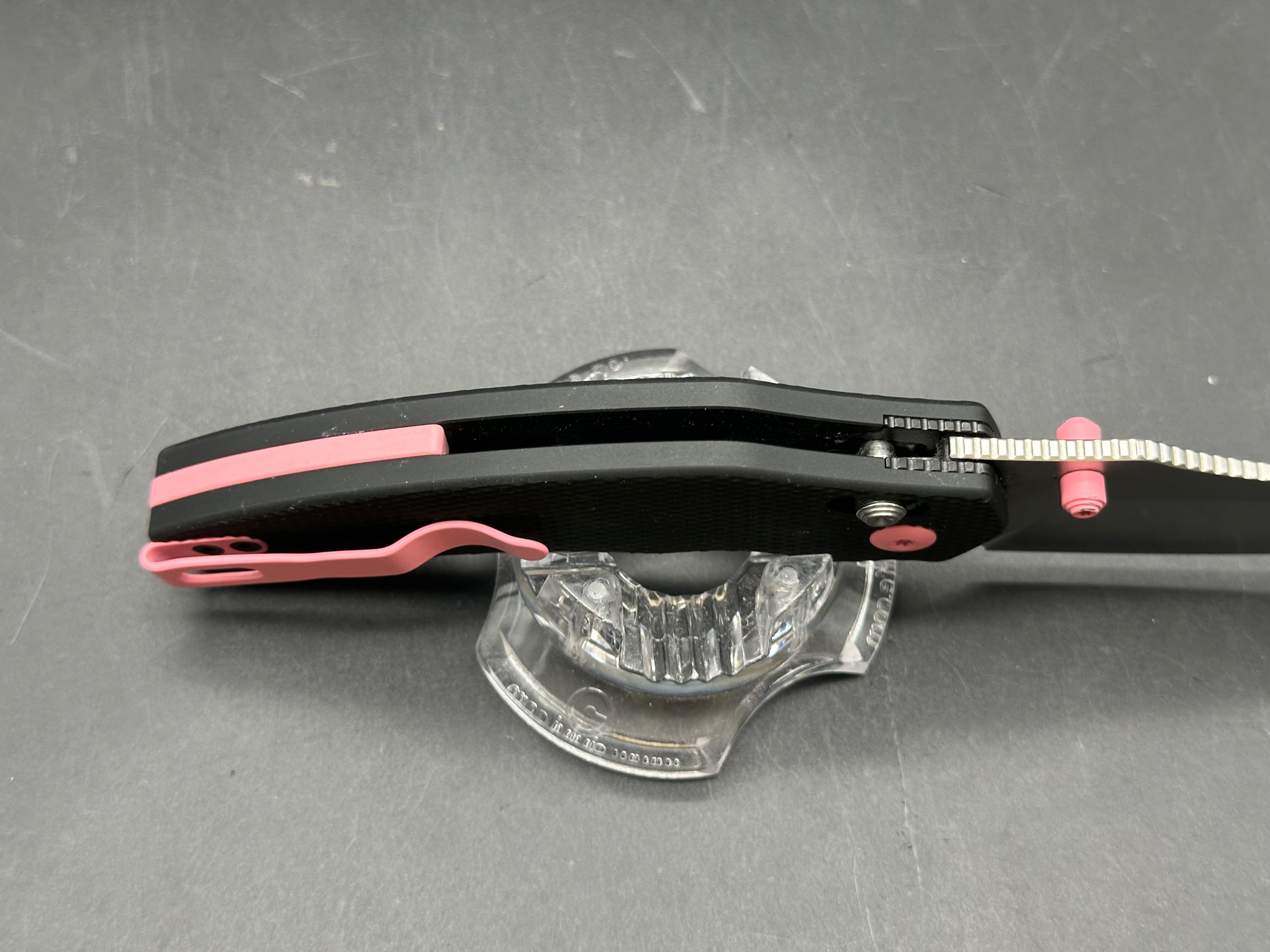 Kizer Bulldog - Black G-10 w/ pink hardware - 154CM
