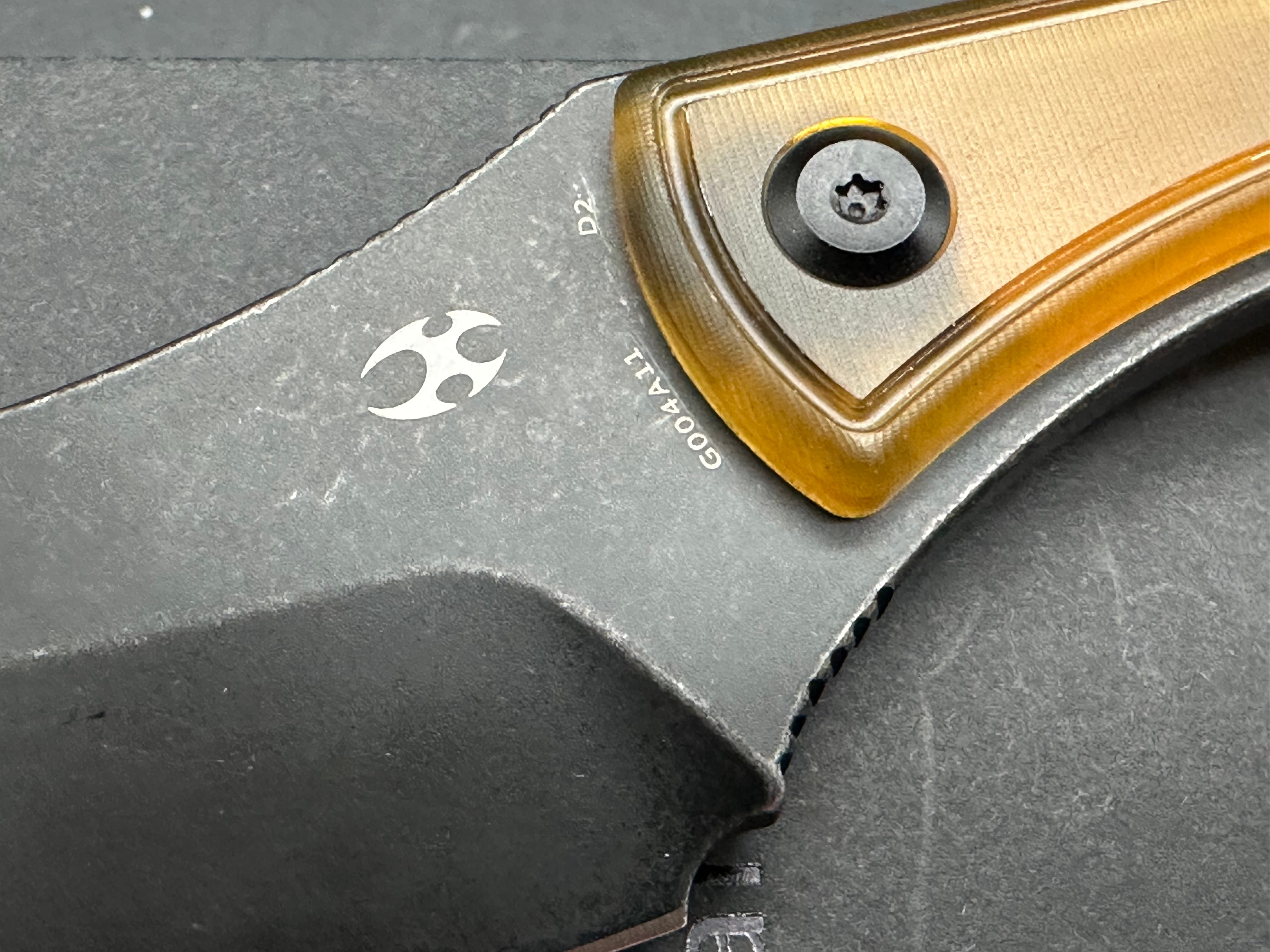 KANSEPT NIKO FIXED KNIFE AMBER PEI HANDLE (3.54'' BLACKWASH D2 BLADE )