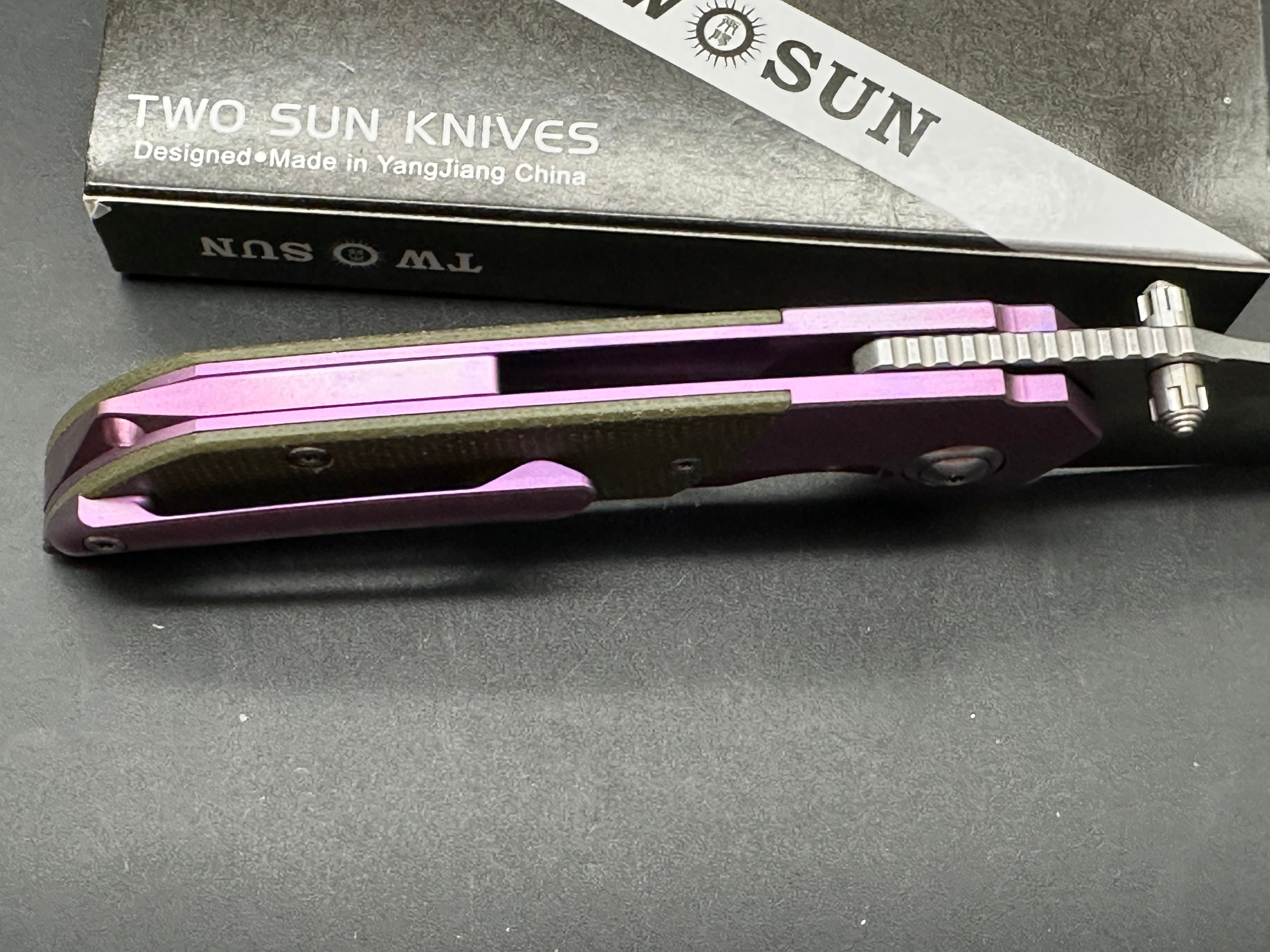 TWOSUN TS369-PUR GREEN MICARTA/PURPLE TITANIUM HANDLE D2 PLAIN EDGE