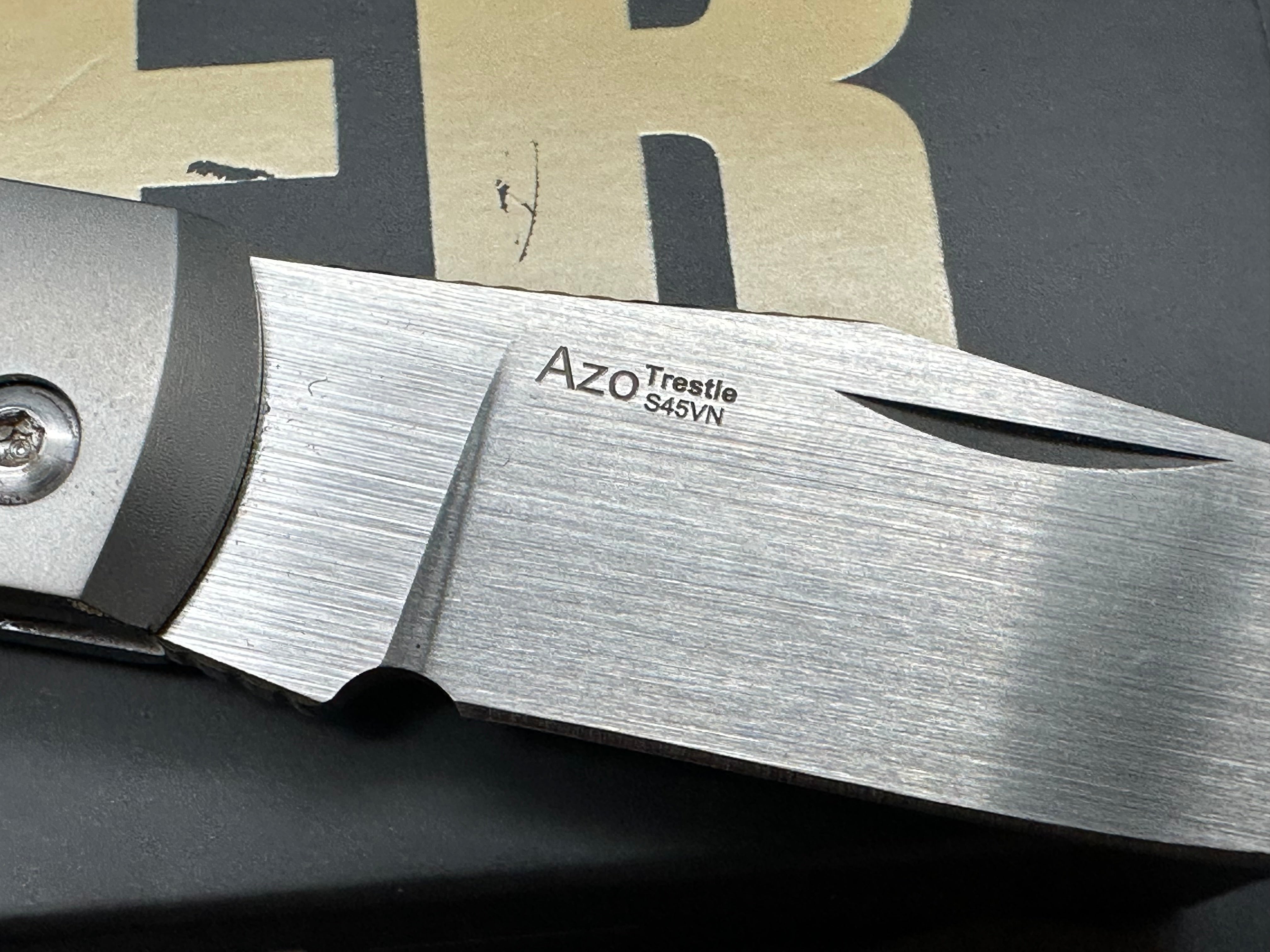 KIZER TRESTLE PEARL TITANIUM HANDLE S45VN CLIP POINT PLAIN EDGE