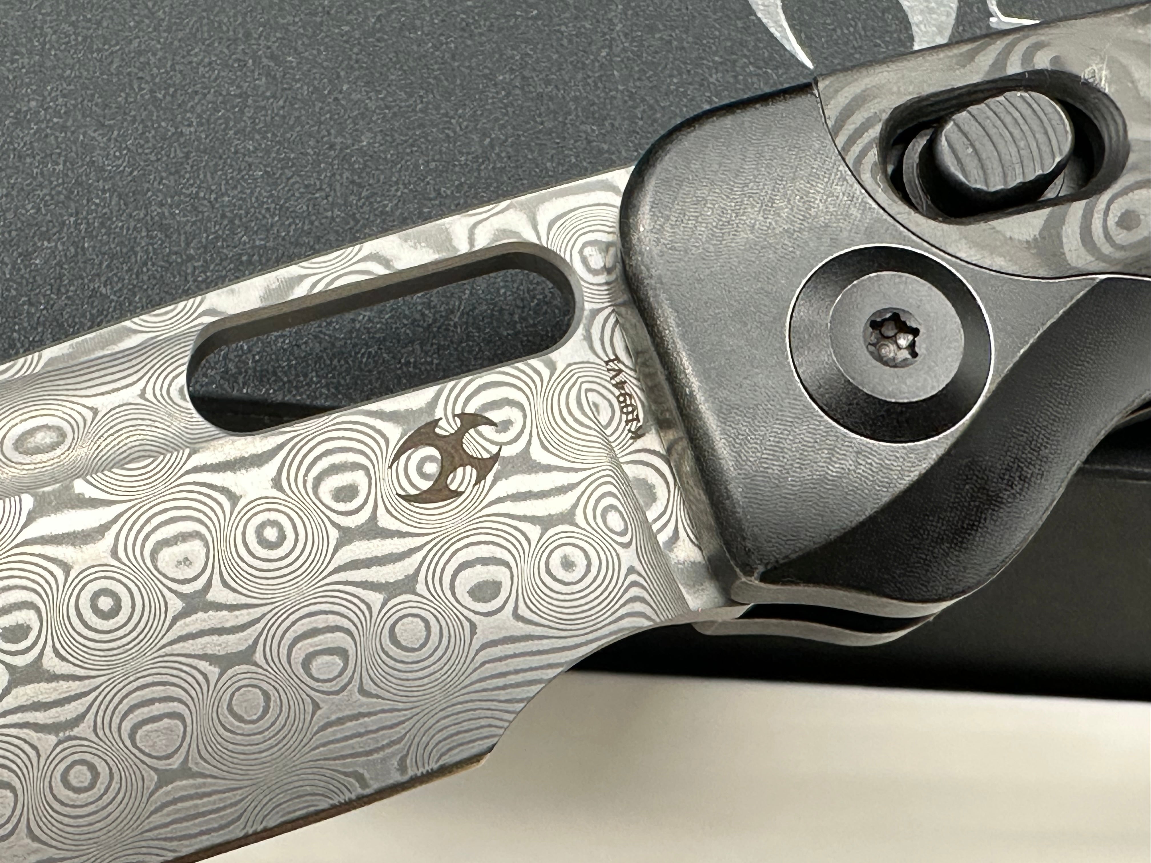 Kansept Vivid - Rose Carbon Fiber, Damascus Blade
