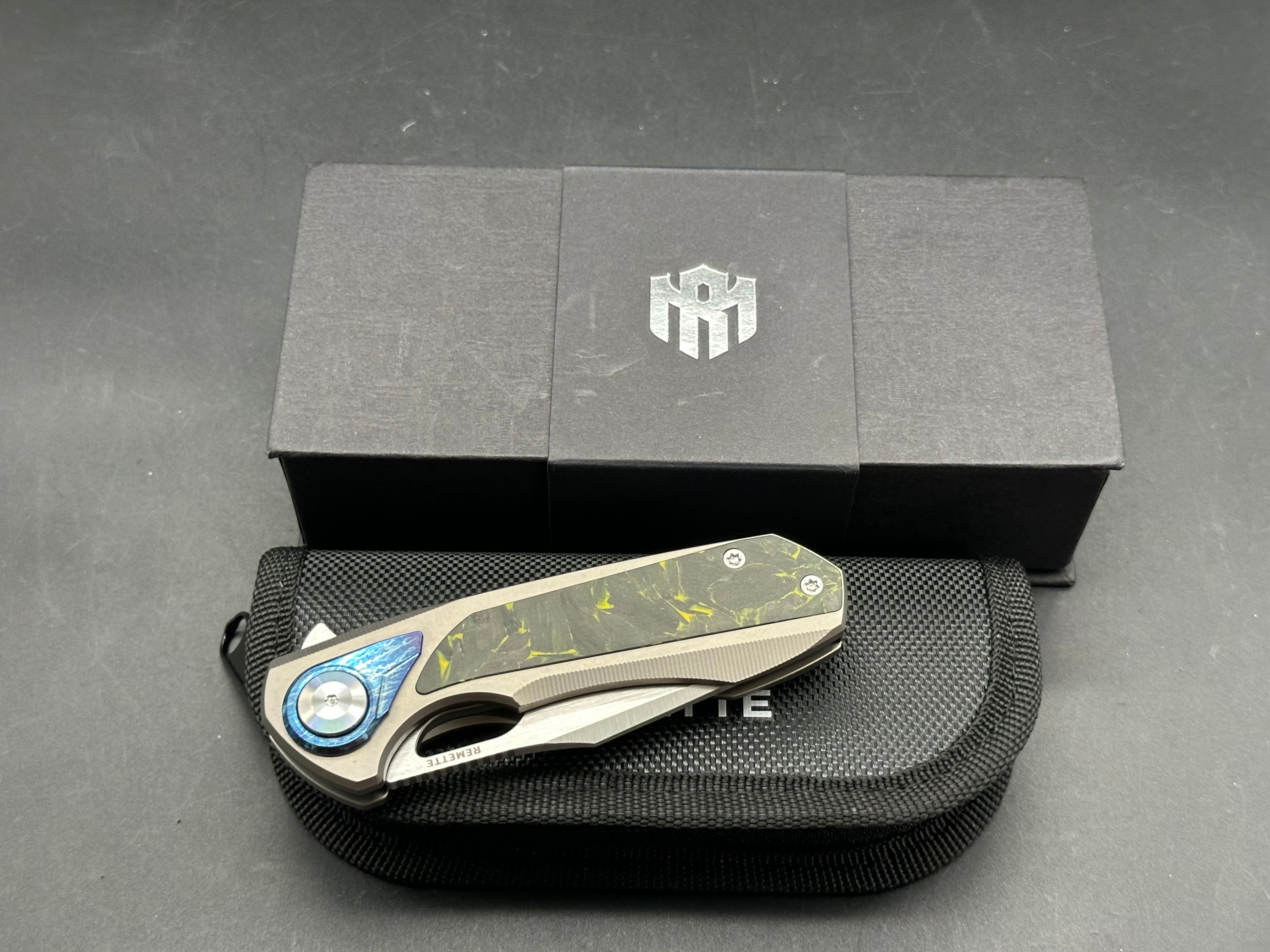 REMETTE KNIVES RT-SAKER FALCON TITANIUM AND YELLOW CARBON FIBER HANDLE M390 BLADE
