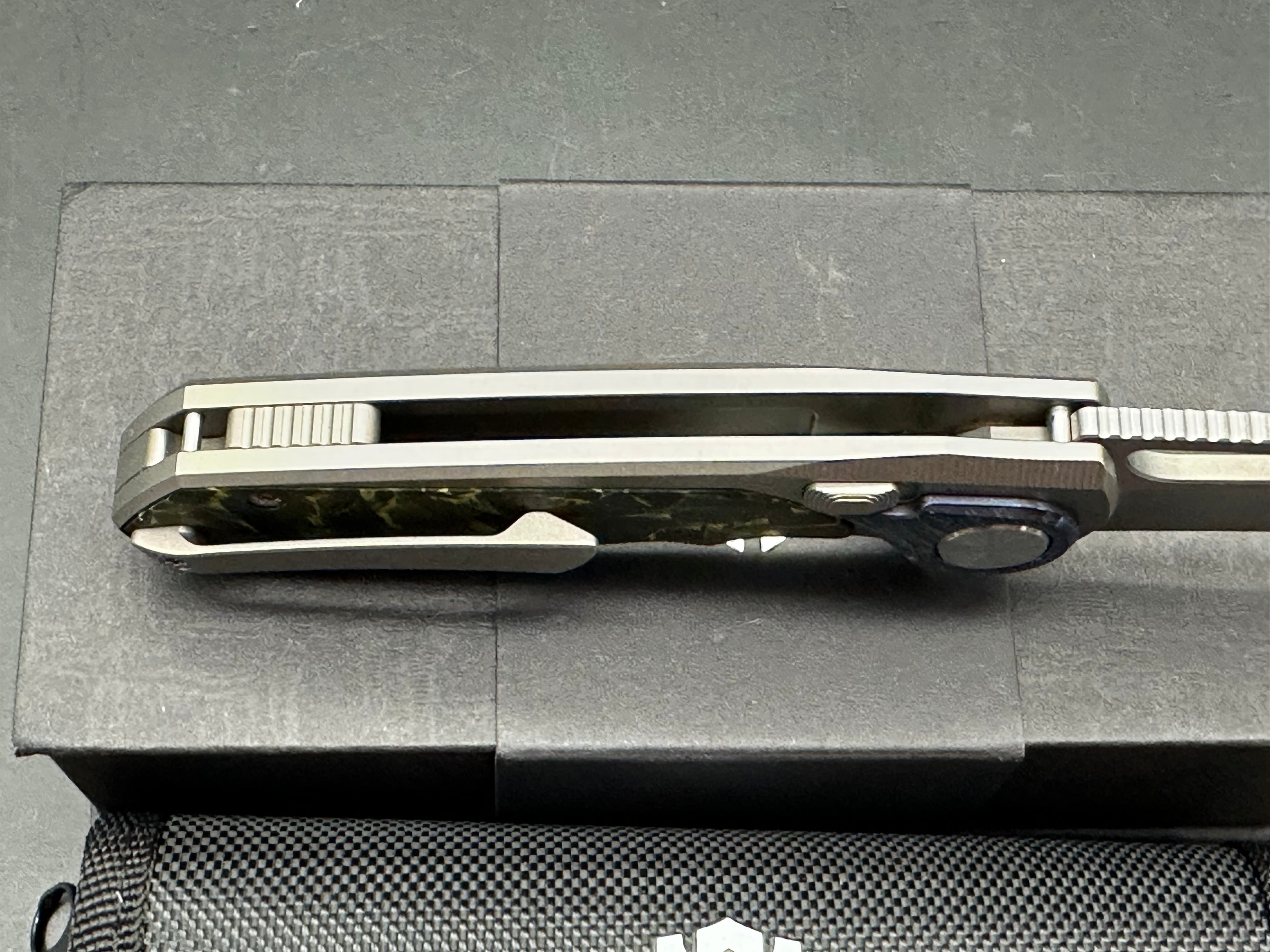 REMETTE KNIVES RT-SAKER FALCON TITANIUM AND YELLOW CARBON FIBER HANDLE M390 BLADE