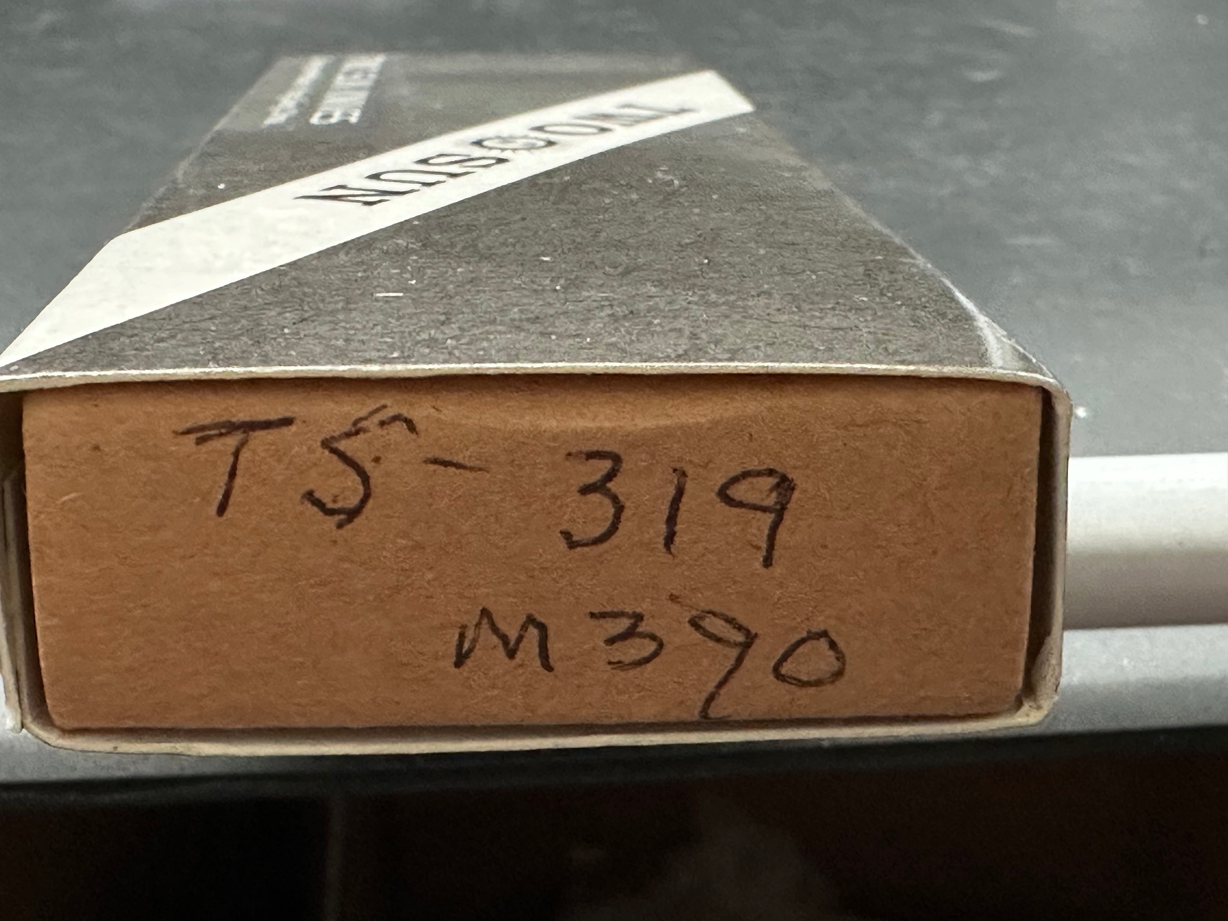 TWOSUN TS319-M390-CF CARBON FIBER/TITANIUM HANDLE M390