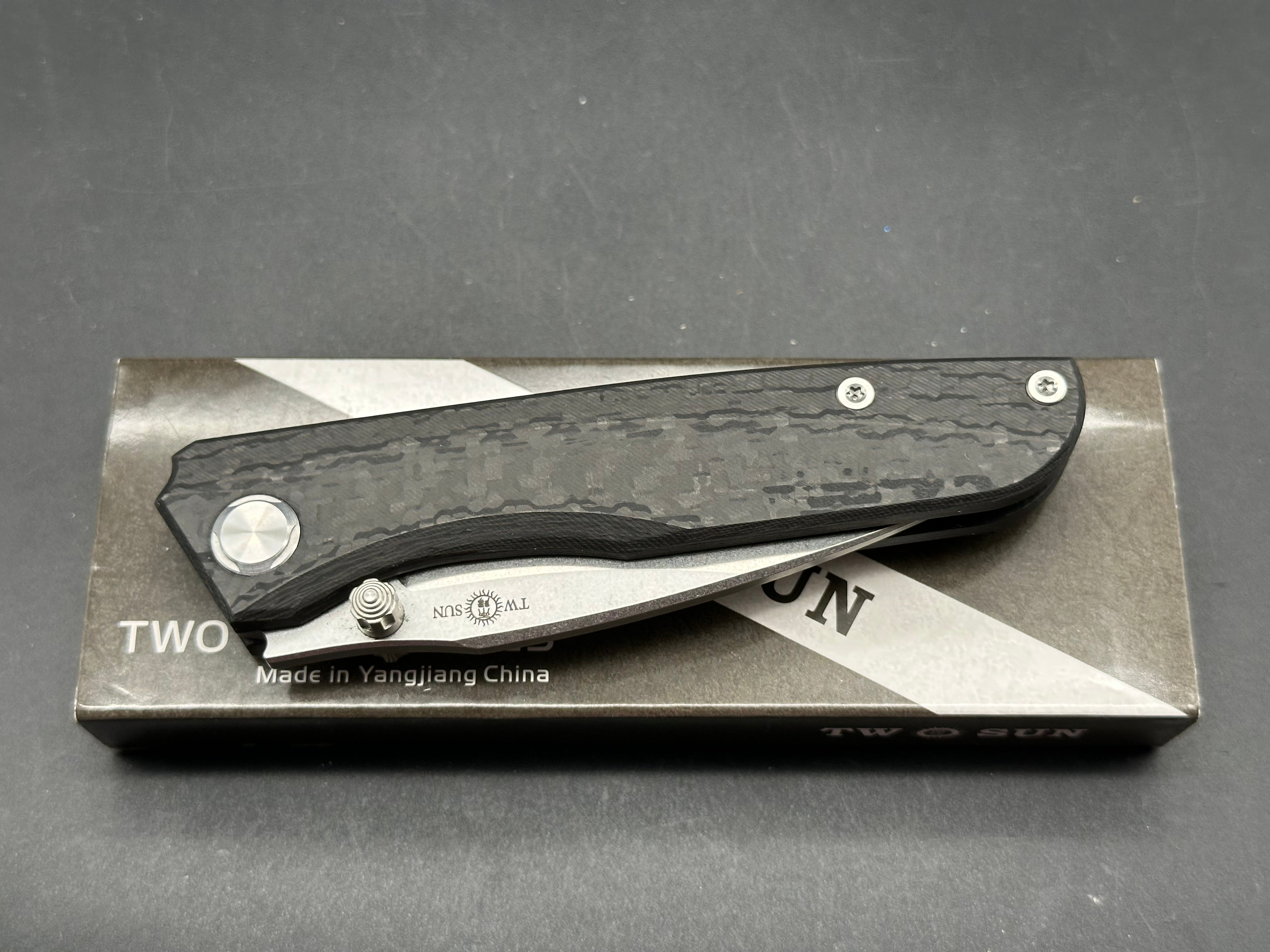 TWOSUN TS304 BLACK CARBON FIBER HANDLE 14C28N PLAIN EDGE