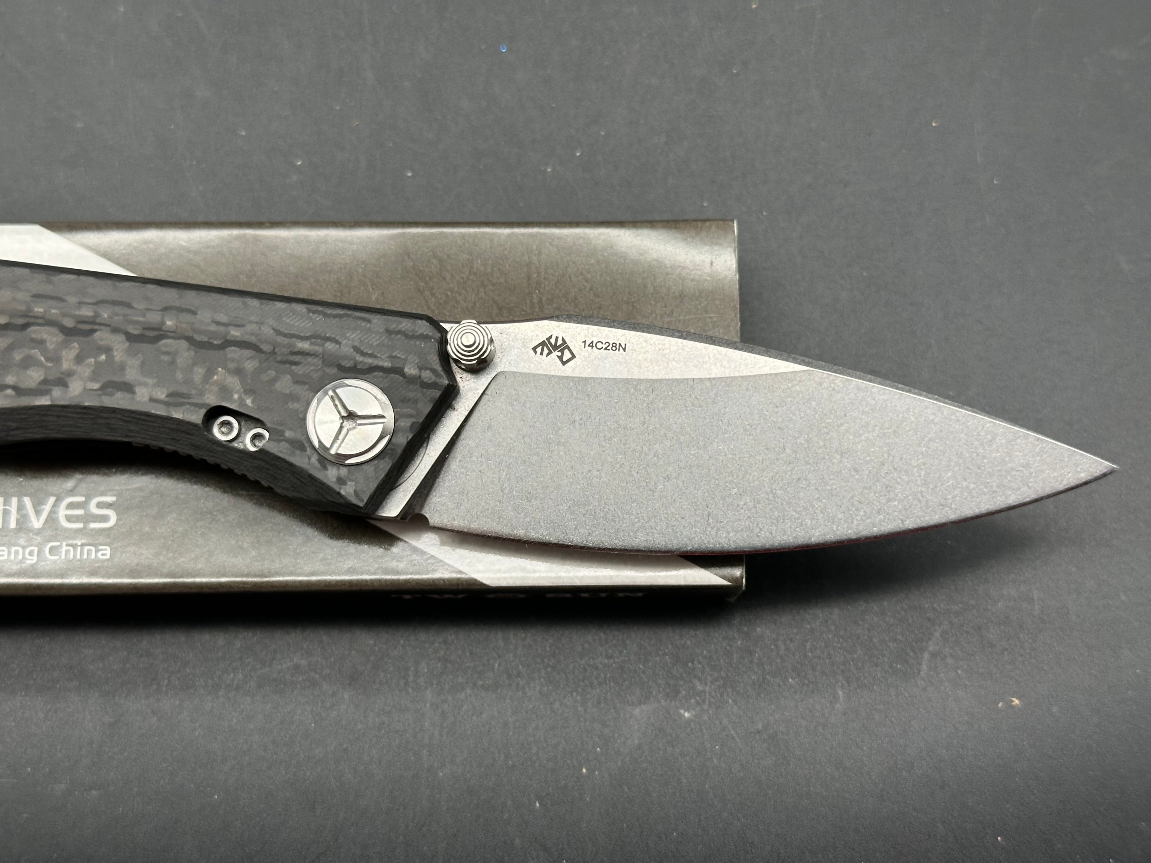 TWOSUN TS304 BLACK CARBON FIBER HANDLE 14C28N PLAIN EDGE