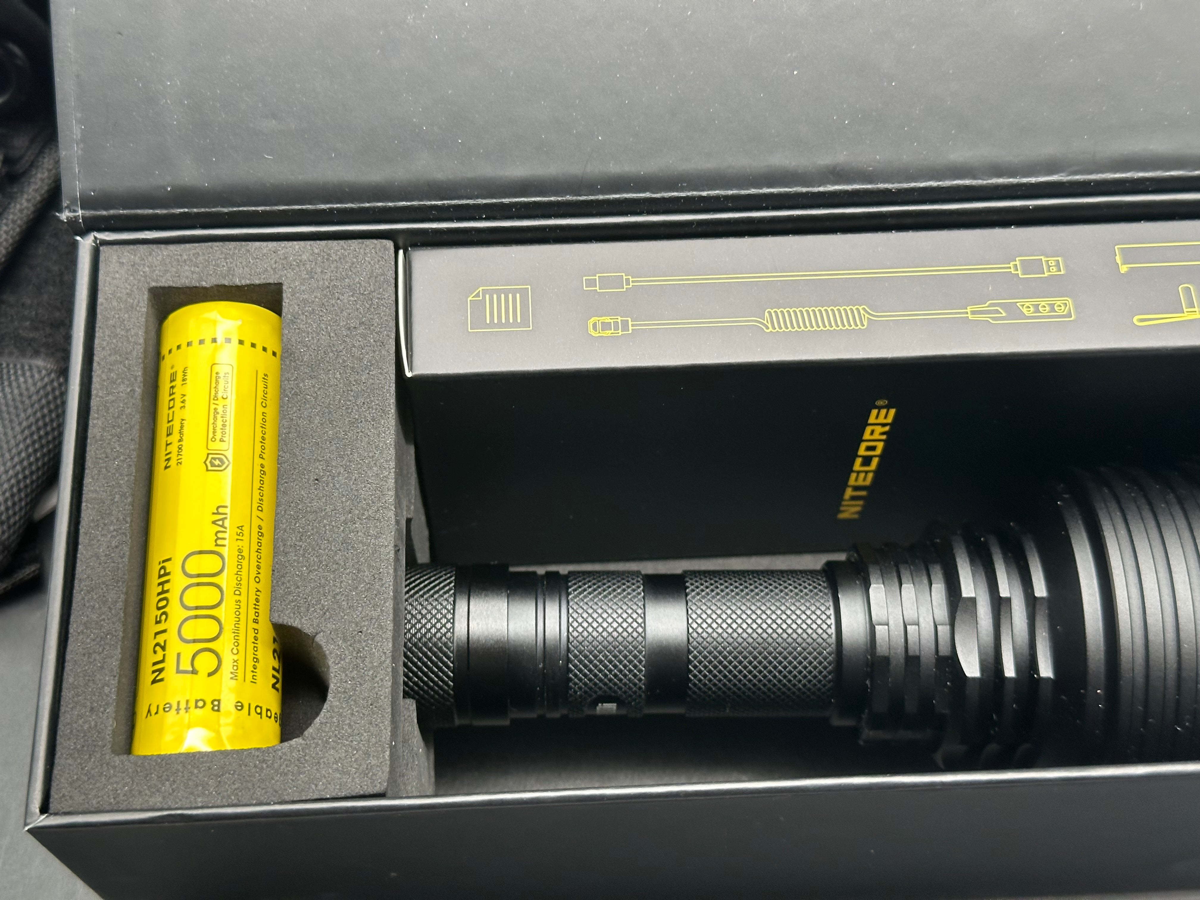 Nitecore P30i - 2000lm thrower flashlight