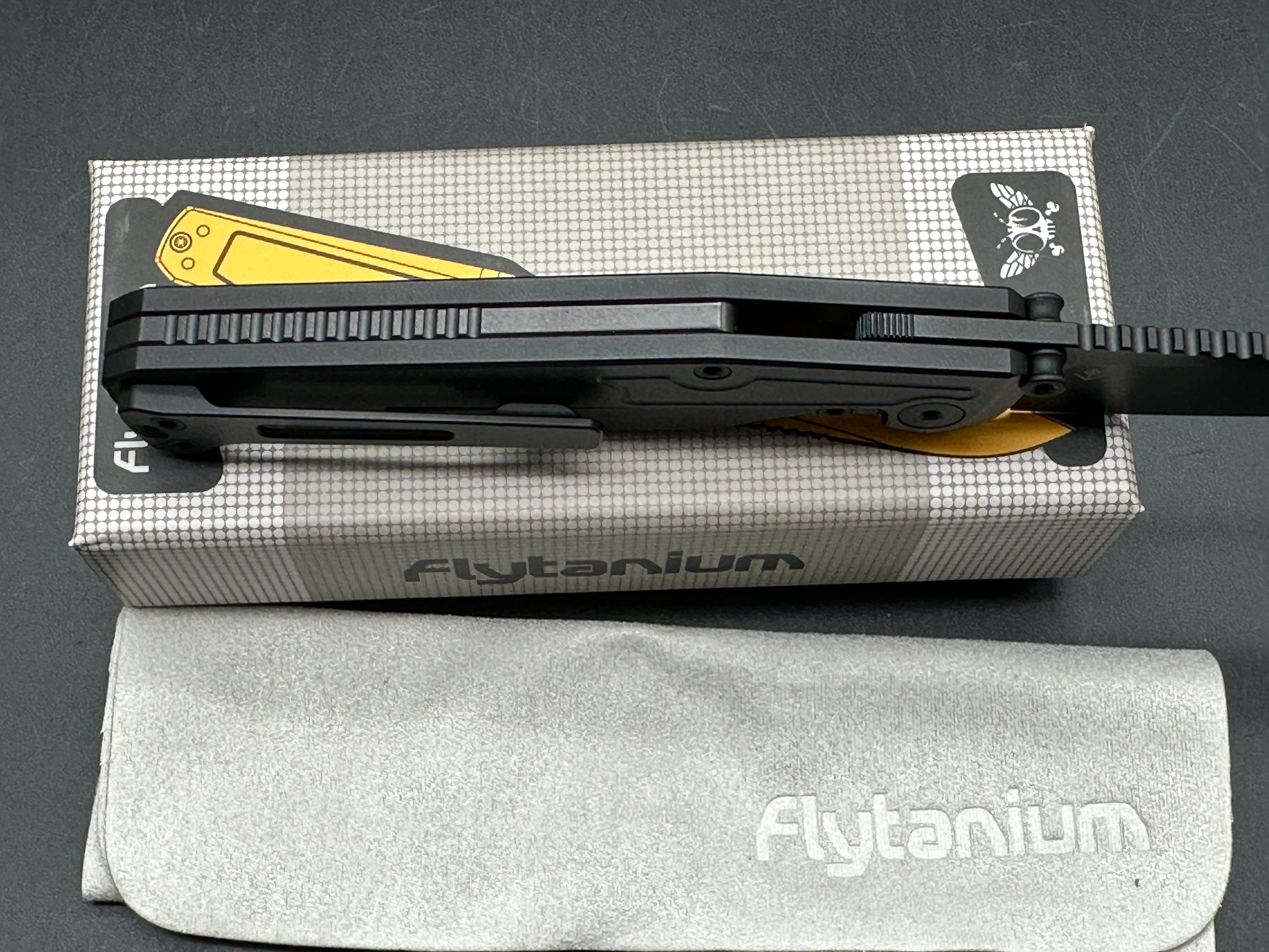 Flytanium Concourse 14C28N blade / titanium handle
