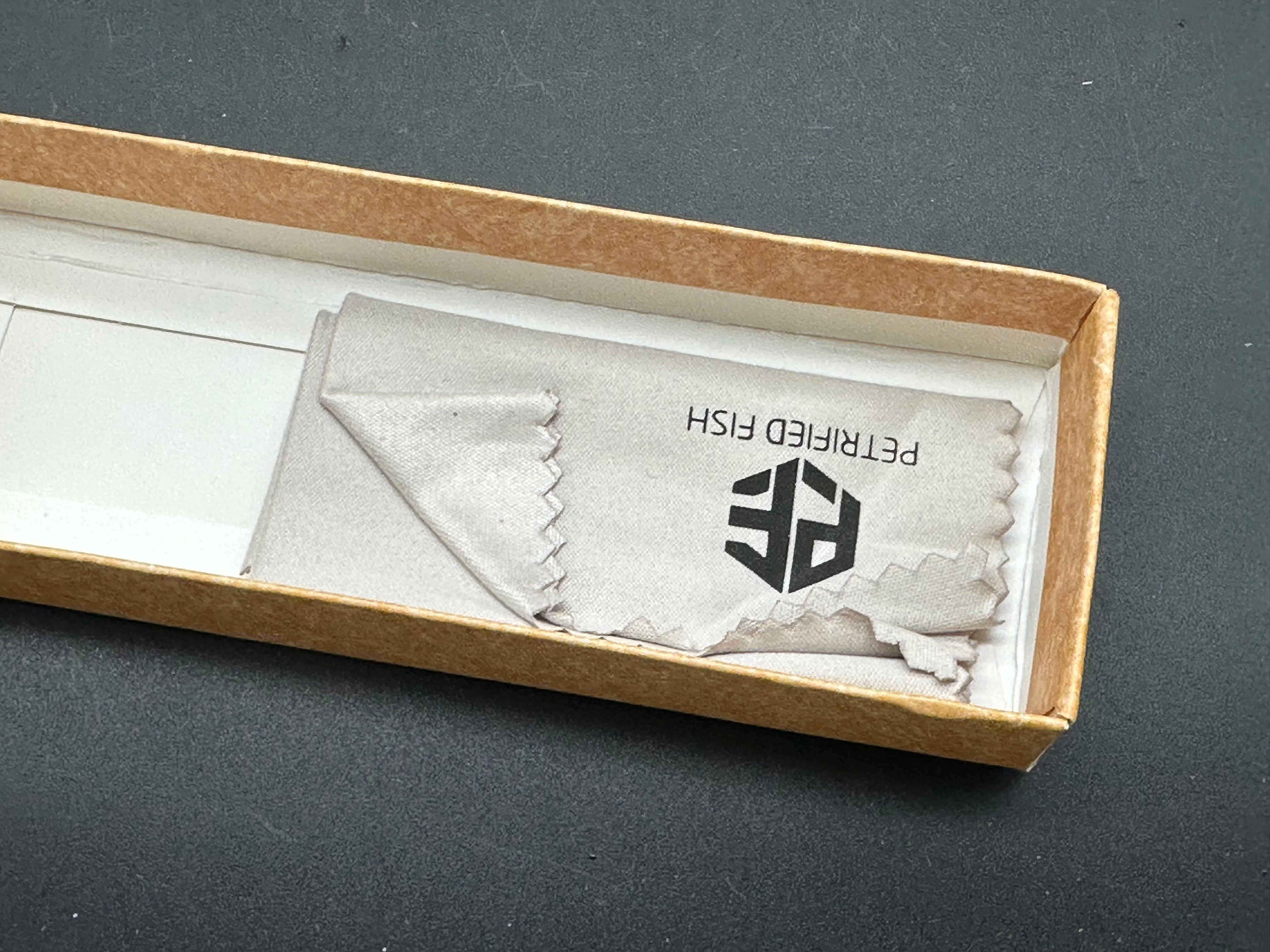 Petrified Fish PF989 K110 Folding knife Auster CF handle