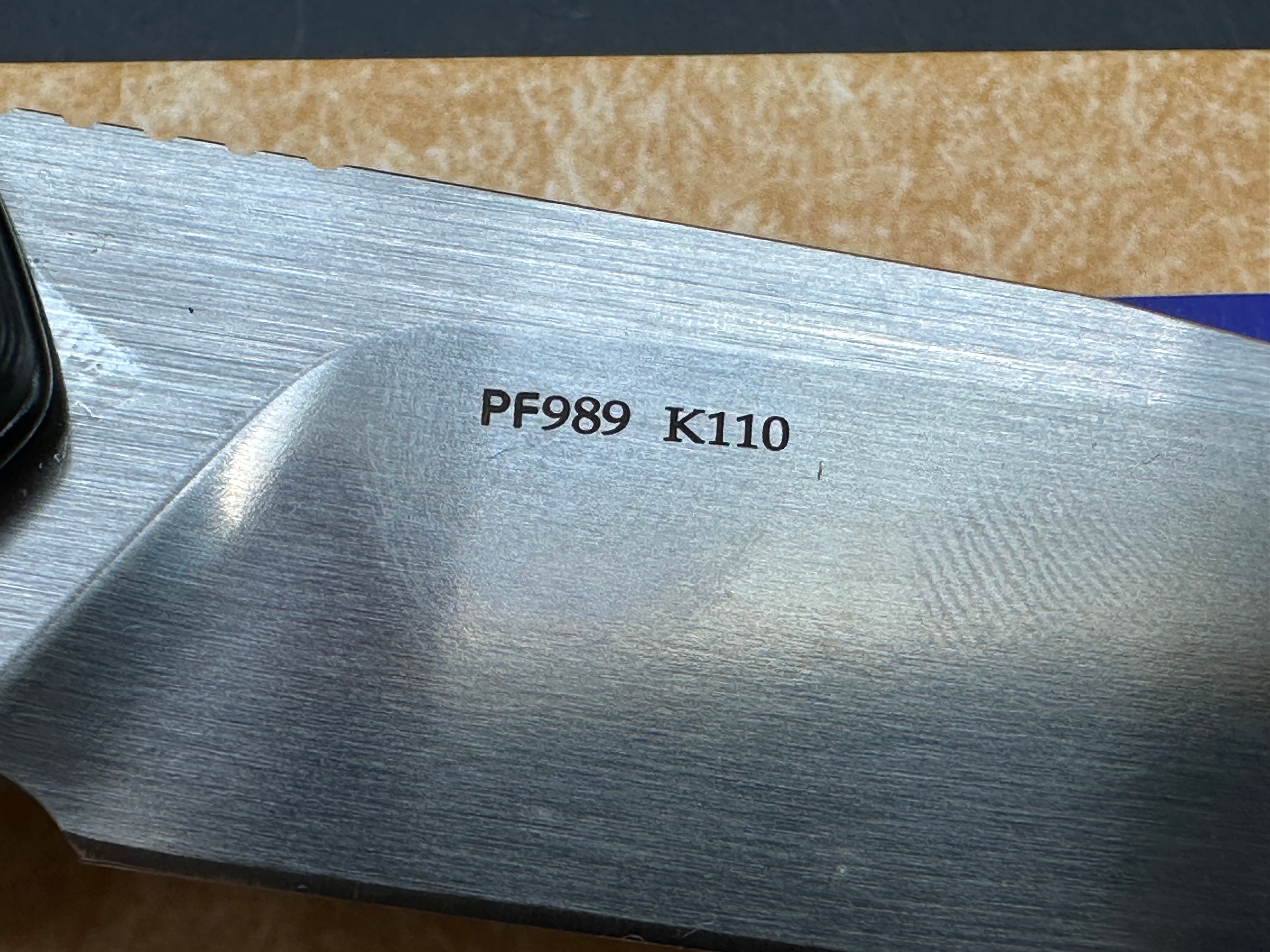 Petrified Fish PF989 K110 Folding knife Auster CF handle