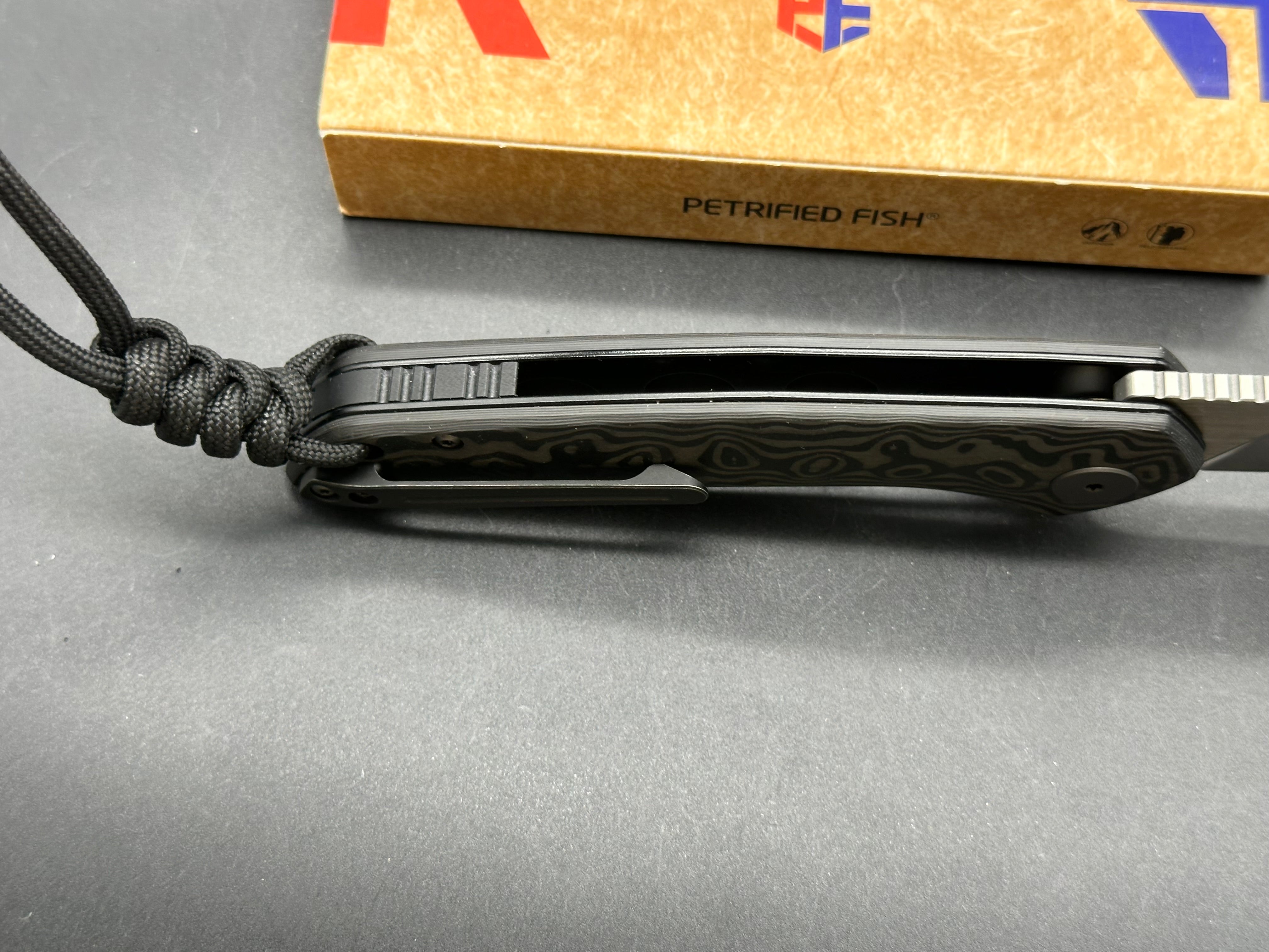 Petrified Fish PF989 K110 Folding knife Auster CF handle