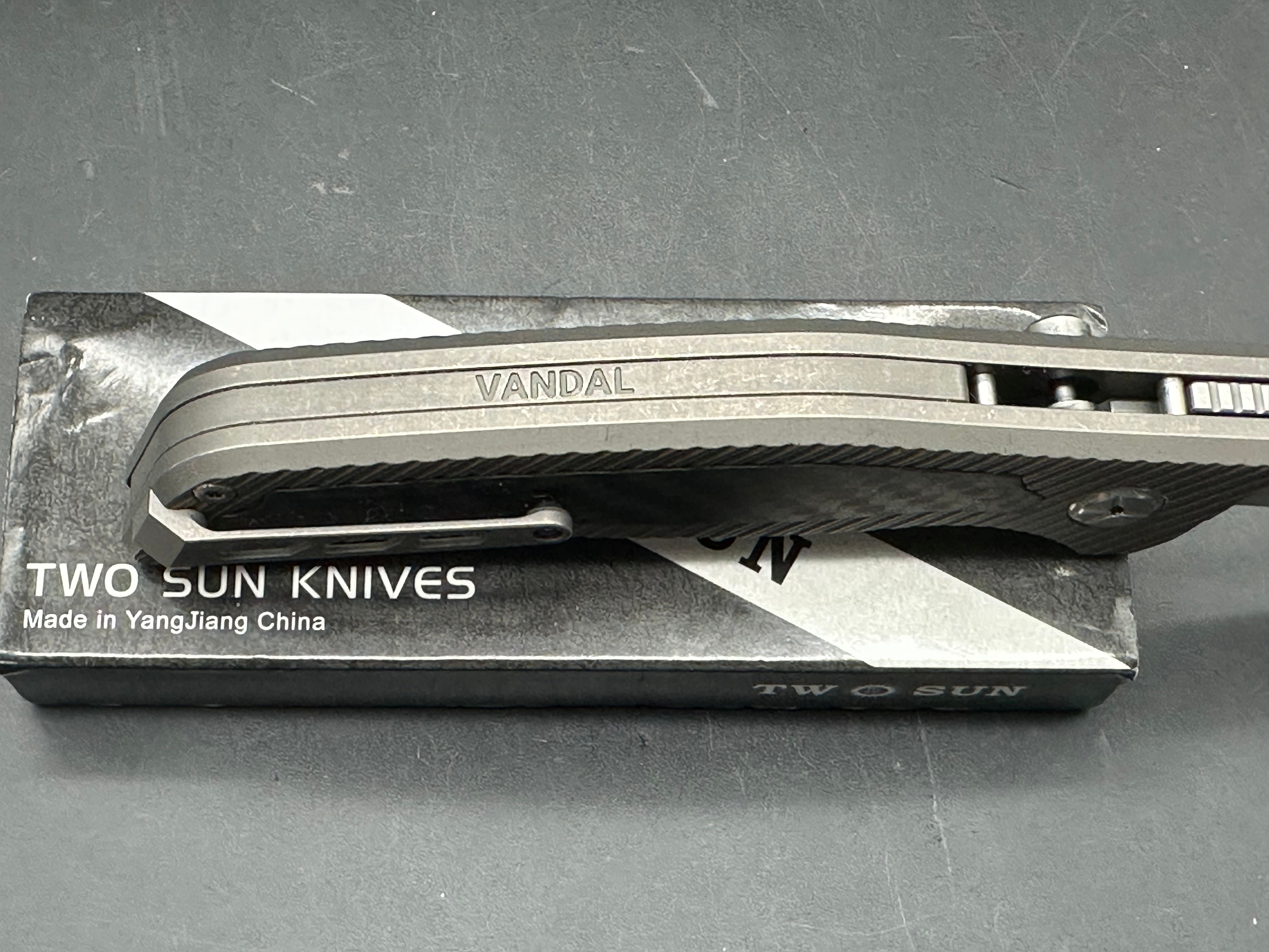 TWOSUN TS329 Vandal BUTTON LOCK TITANIUM/CARBON FIBER HANDLE M390