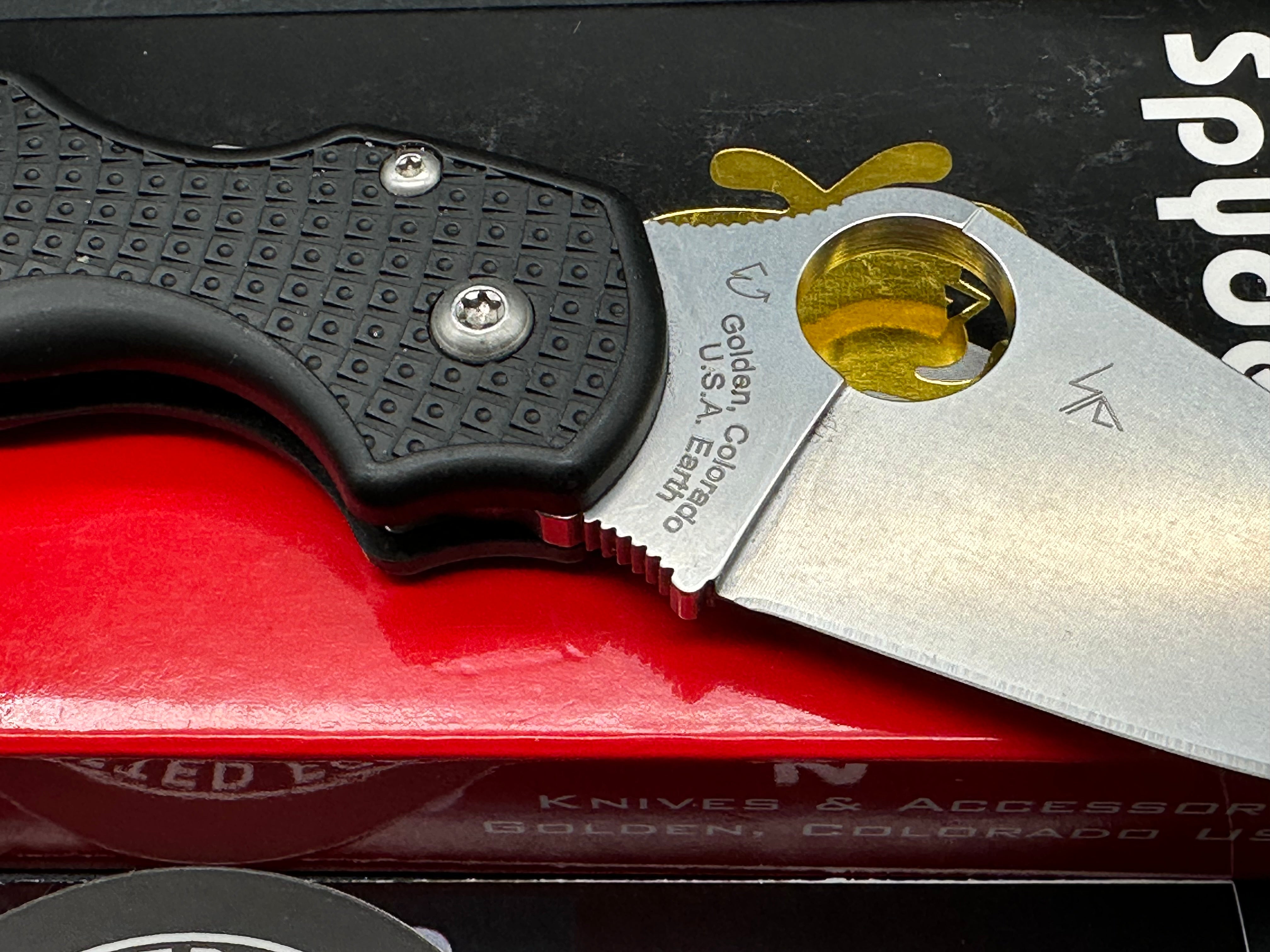 SPYDERCO PARA 3 LIGHTWEIGHT FOLDING KNIFE BLACK FRN HANDLE PLAIN CTS BD1N EDGE