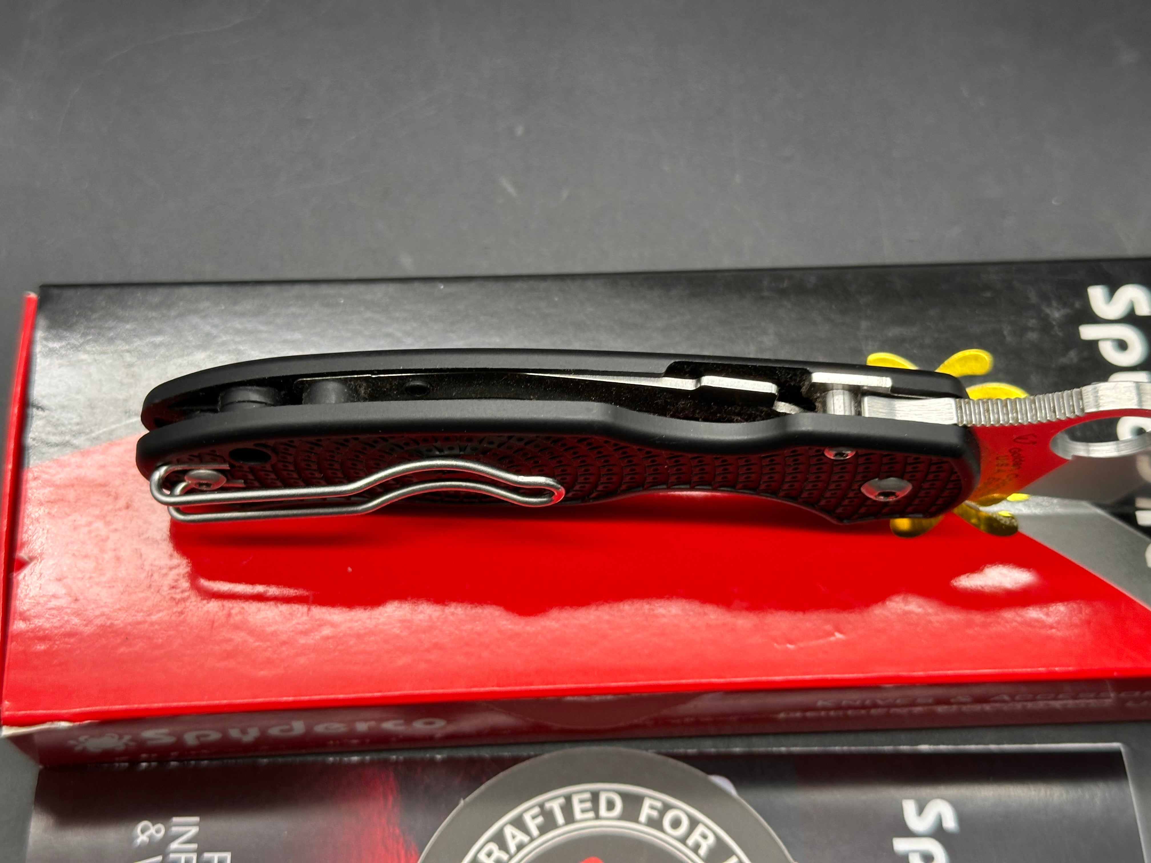 SPYDERCO PARA 3 LIGHTWEIGHT FOLDING KNIFE BLACK FRN HANDLE PLAIN CTS BD1N EDGE