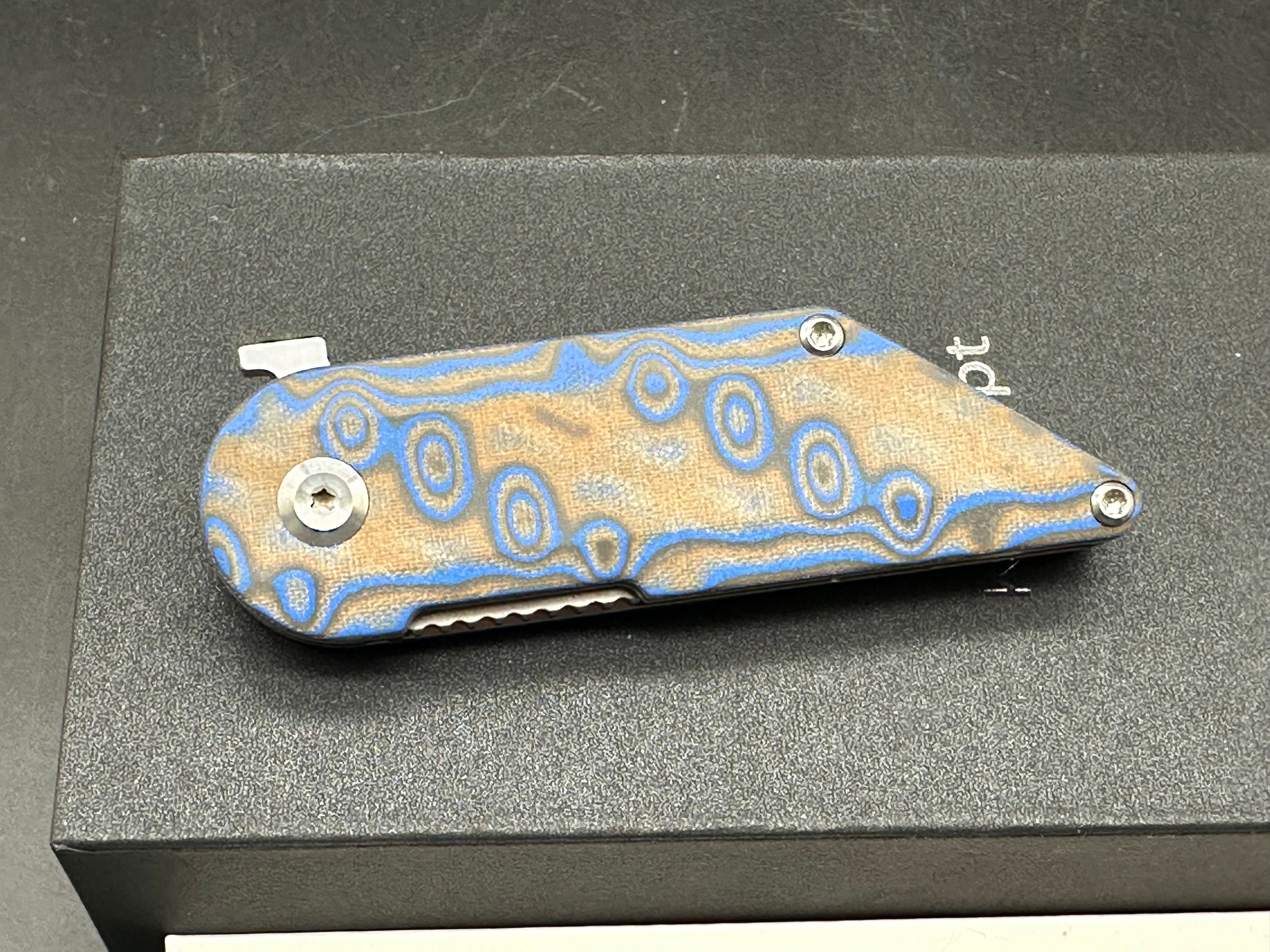 KANSEPT DASH BLUE/YELLOW VORTEX MICARTA HANDLE 154CM TANTO