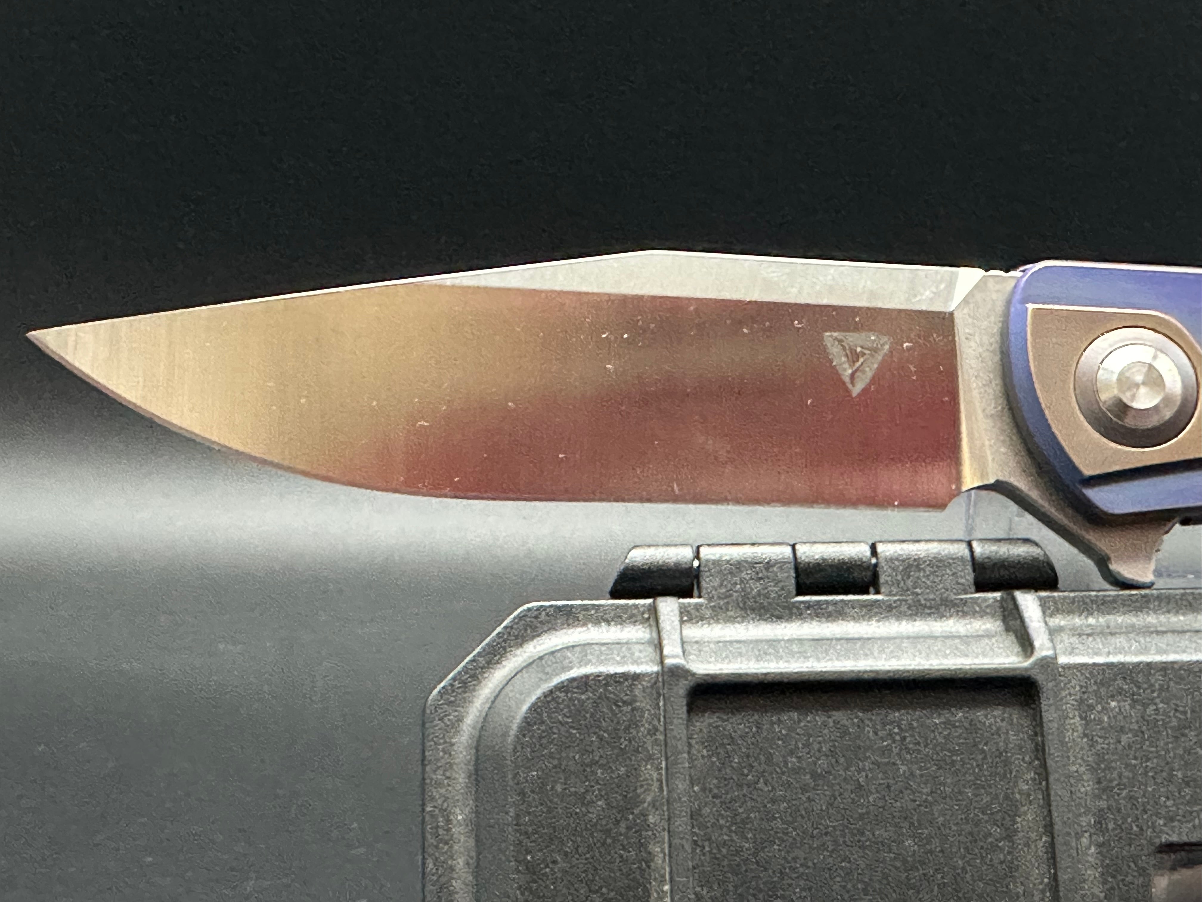 Tuya Thorax Blue titanium frame w/S35VN blade