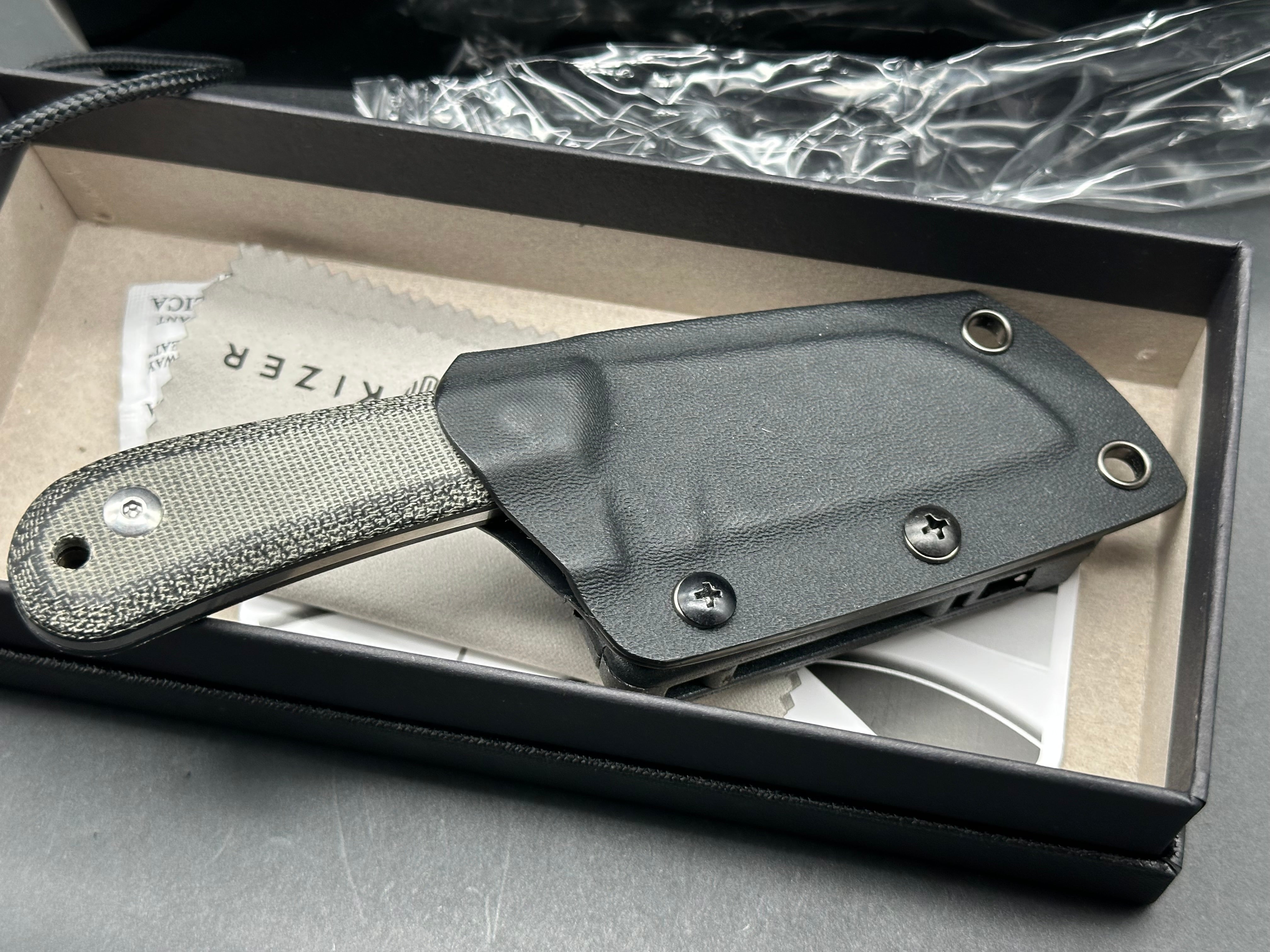 Kizer Deckhand Fixed blade knife includes additional custom sheath