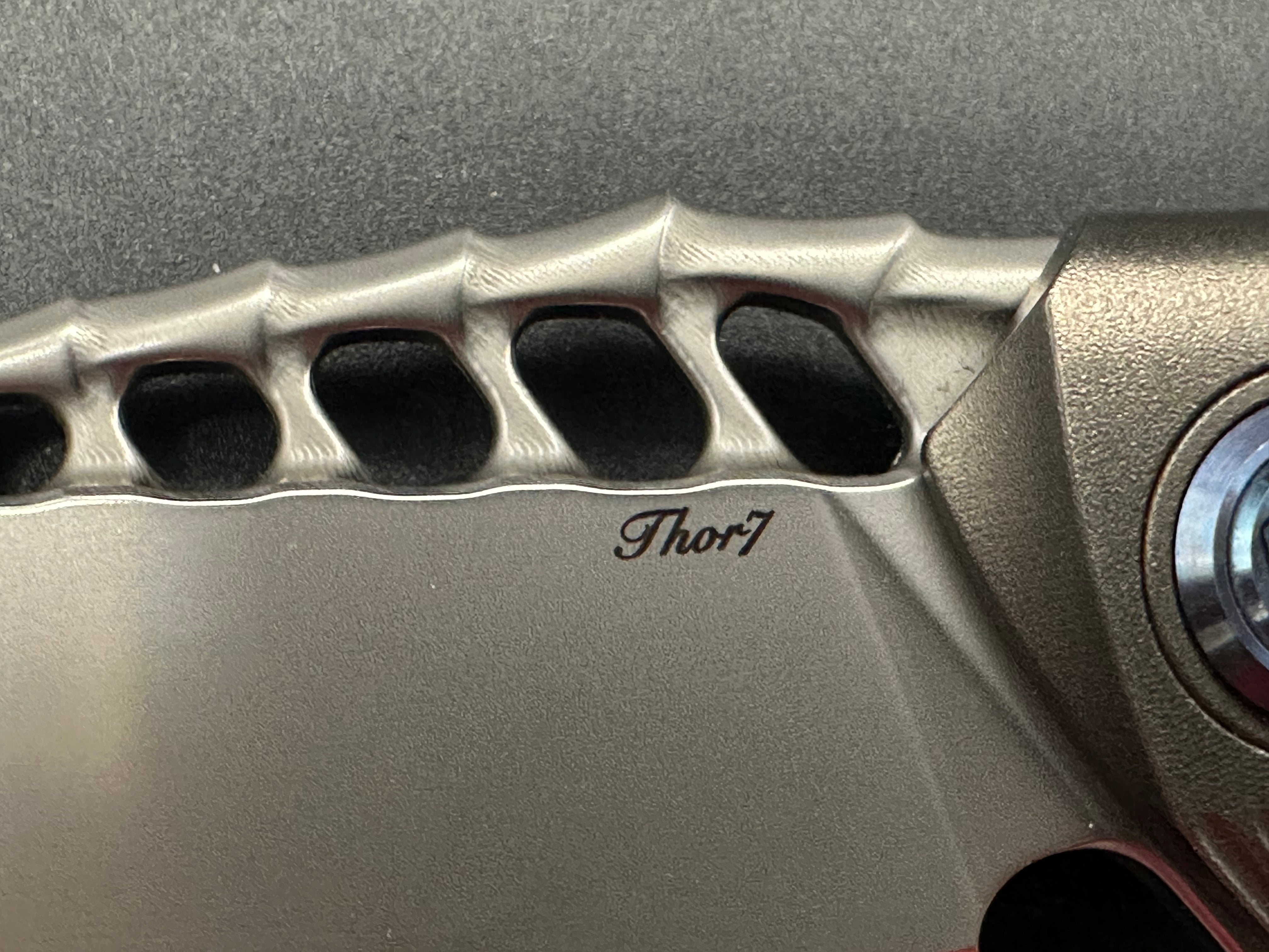 Rike Thor 7 B/CF carbon fiber handle w/M390 blade