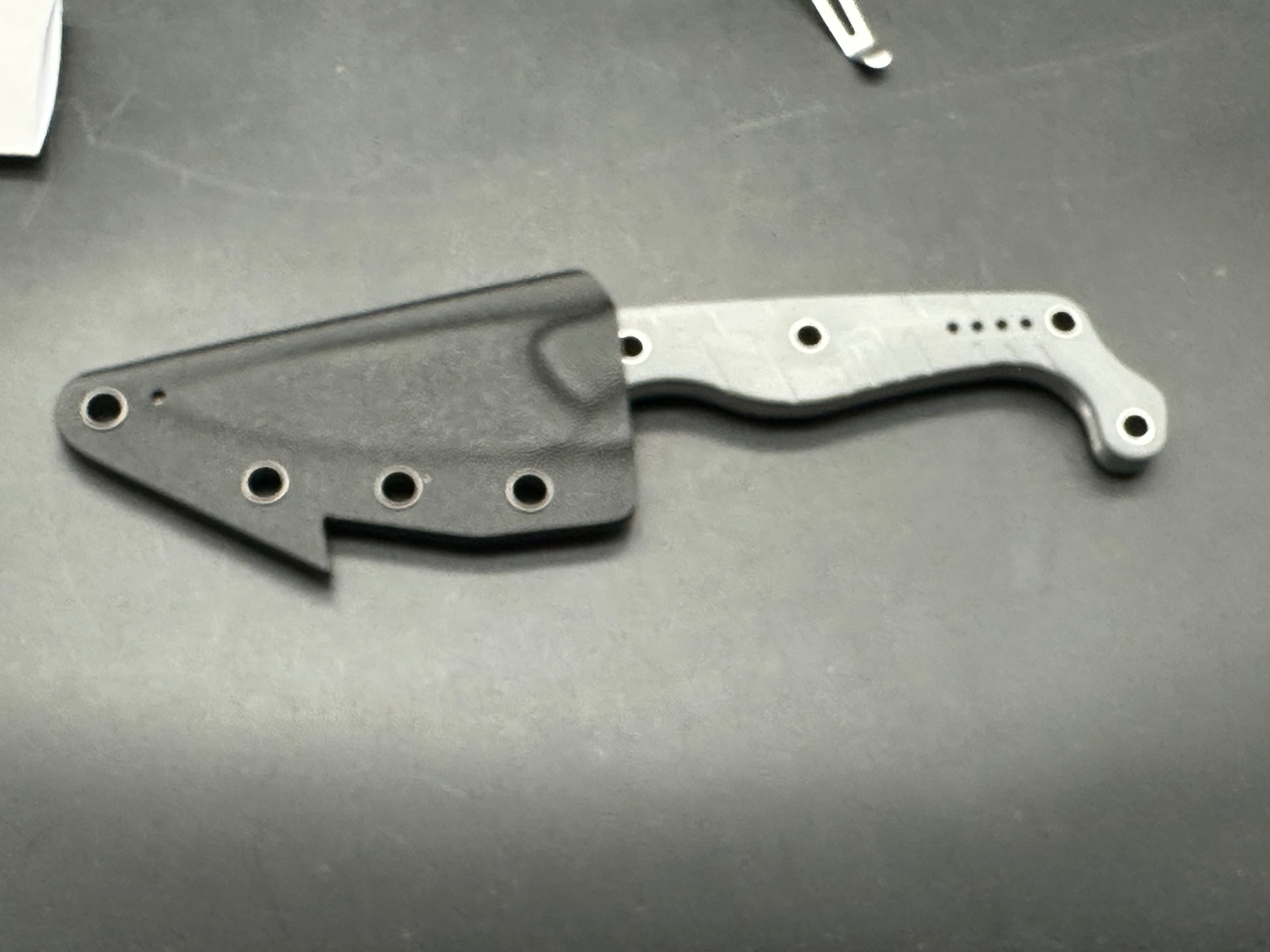 Civivi Sokn fixed blade includes custom sheath
