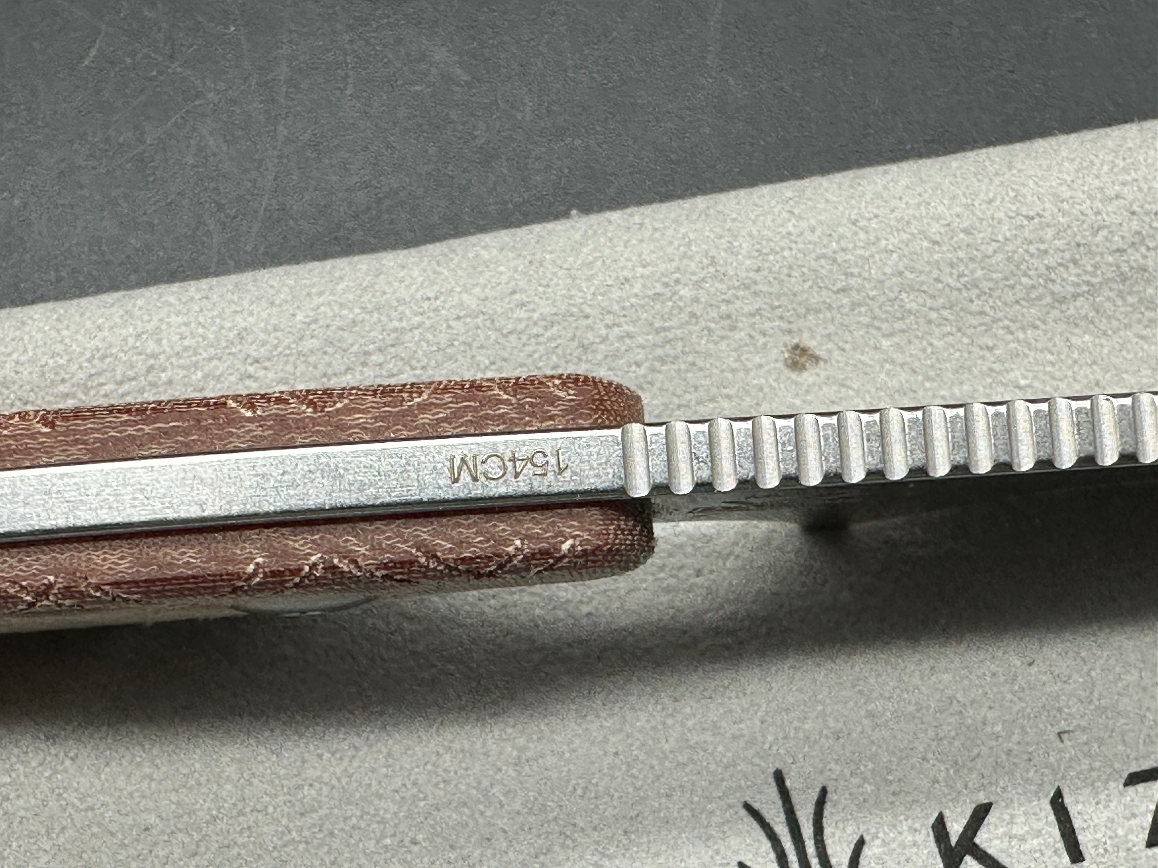 Kizer Muskrat Fixed blade knife incudes extra custom sheath