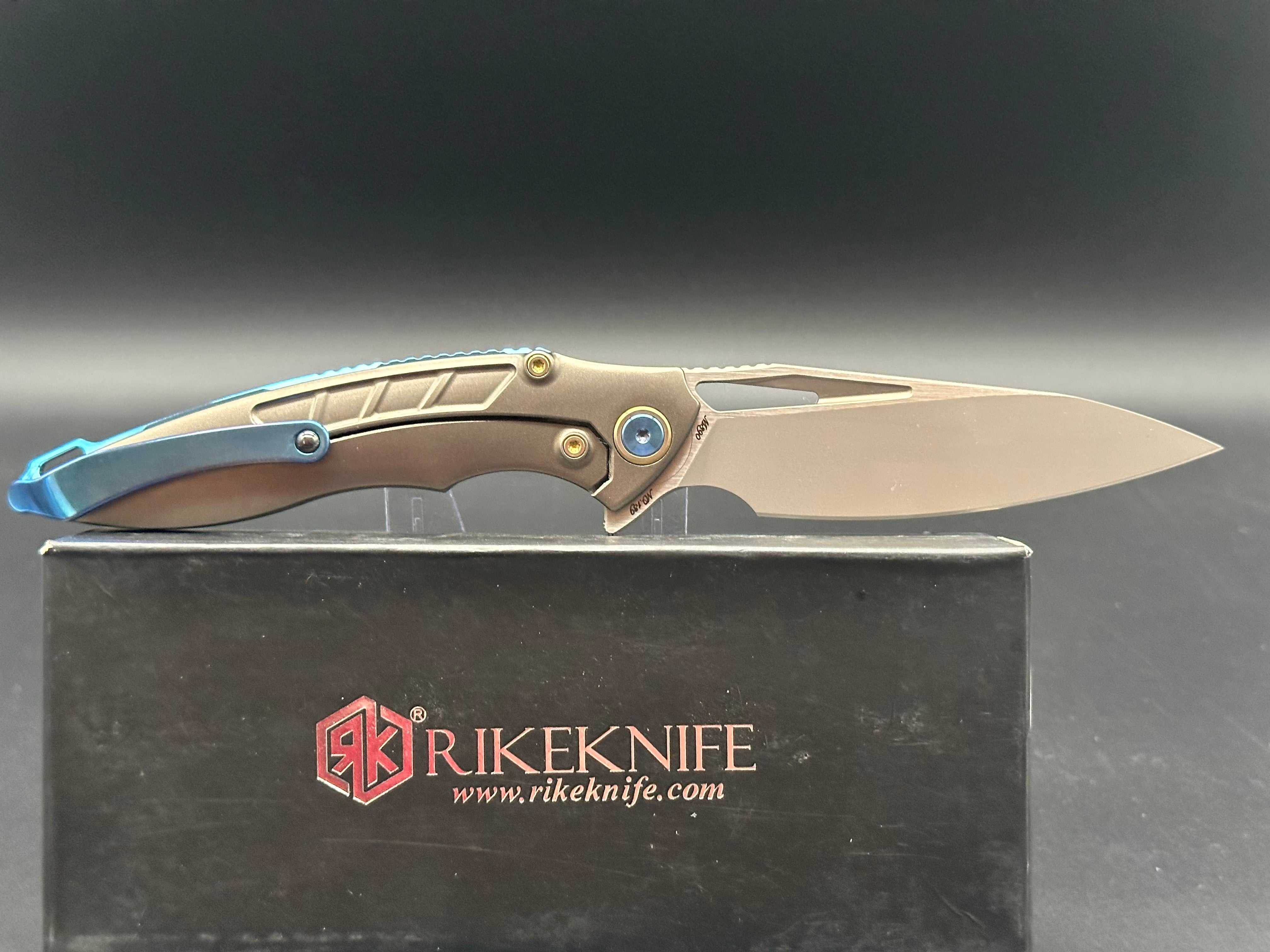 Rike Knife 1902-RCF titanium frame/red carbon fiber scales w/M390 blade
