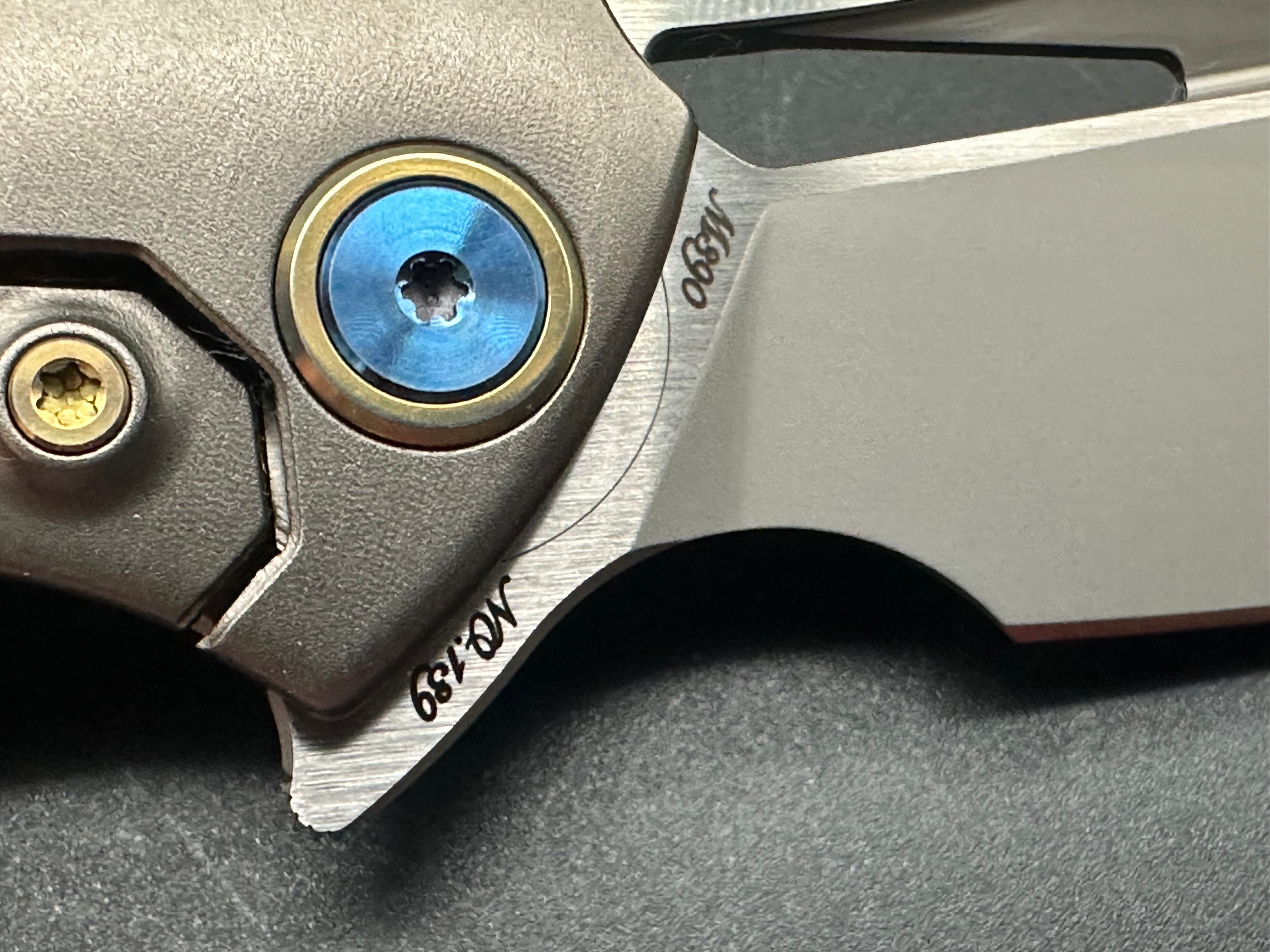 Rike Knife 1902-RCF titanium frame/red carbon fiber scales w/M390 blade