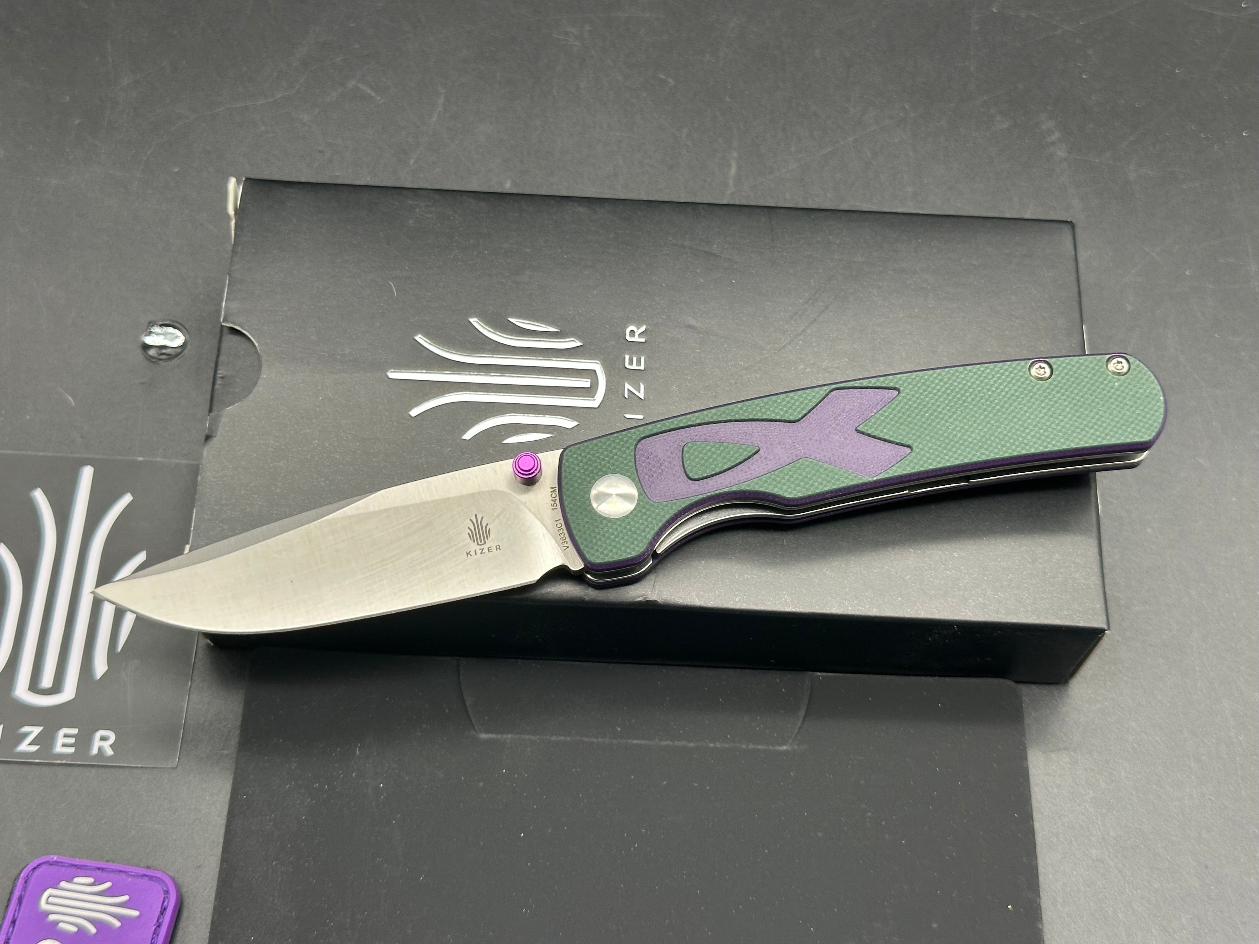 Kizer Vanguard Fighter Knife Green/Purple Ribbon (3.19" Satin)