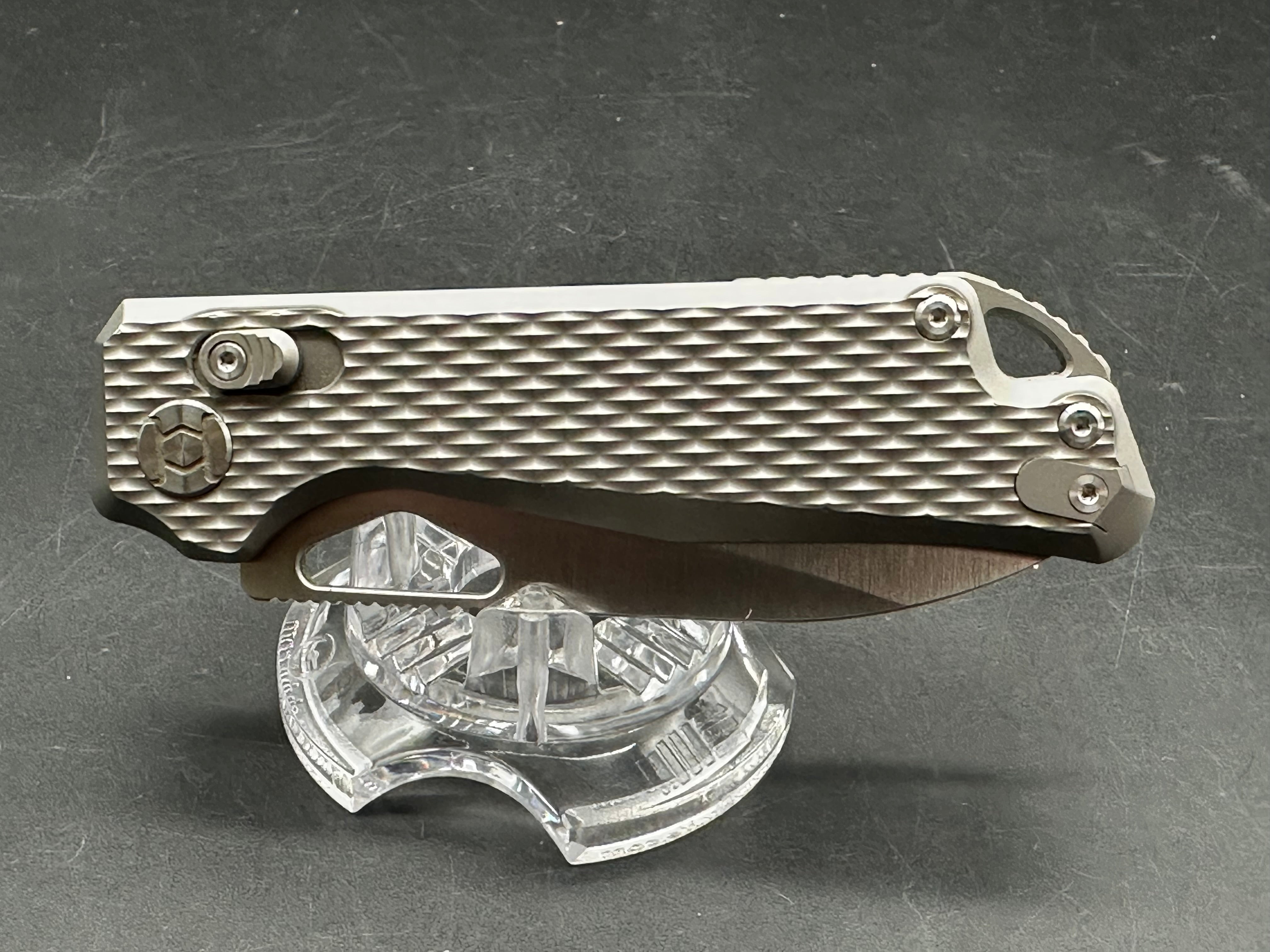 Kunwu Pulsar titanium handle w/Exmax blade