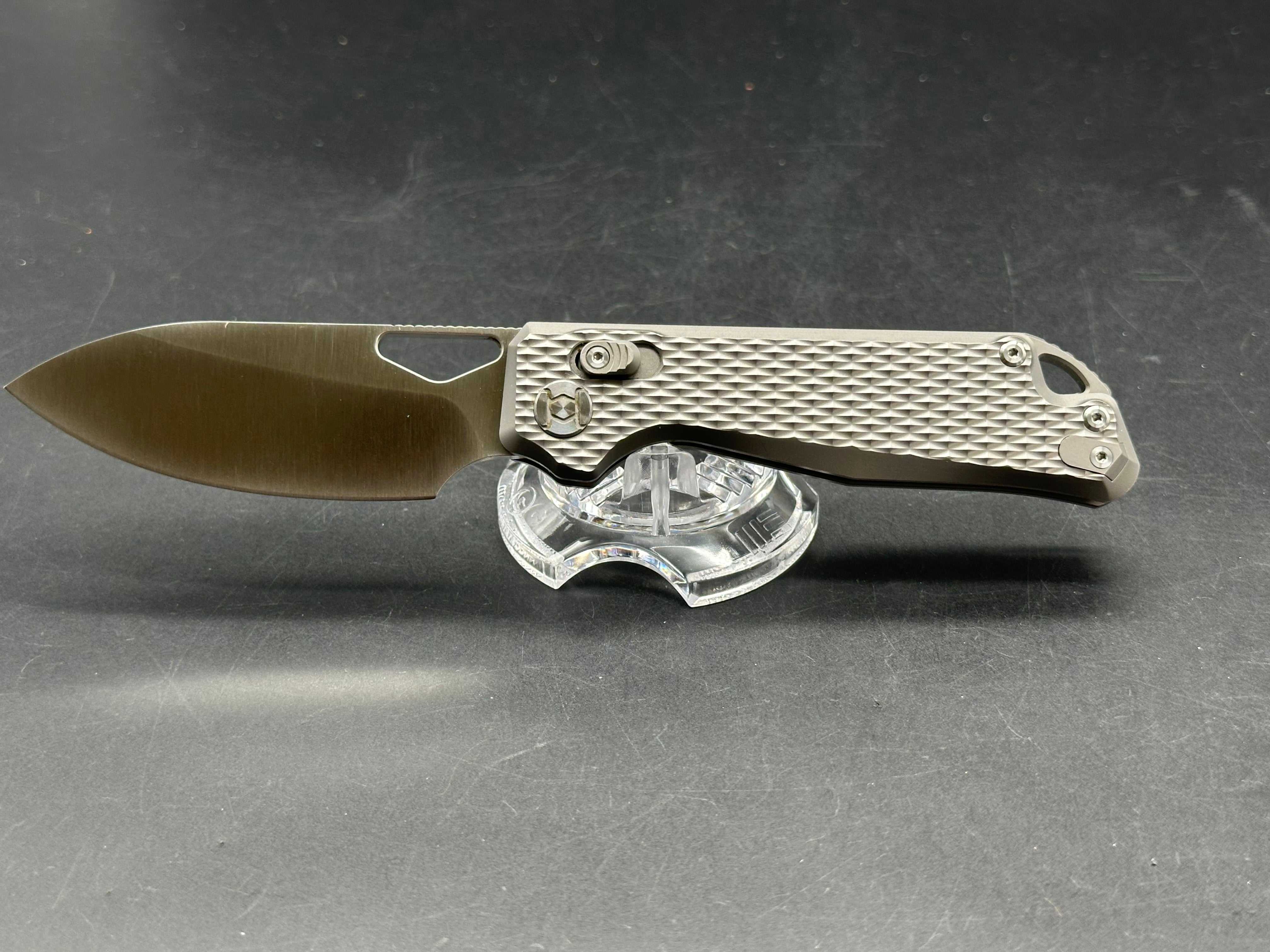 Kunwu Pulsar titanium handle w/Exmax blade